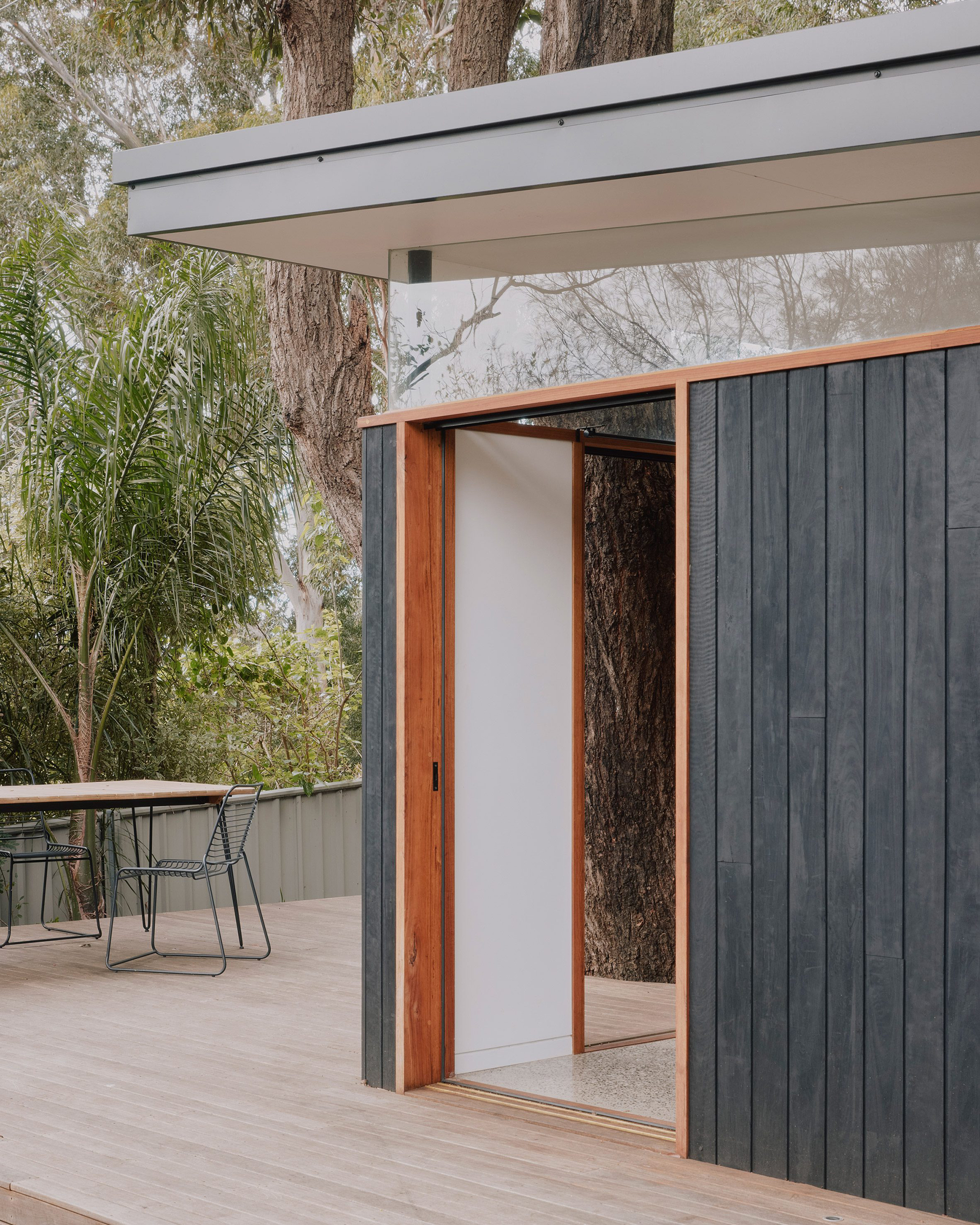 Design Delight: The Perfect Backyard Guest House - Gessato