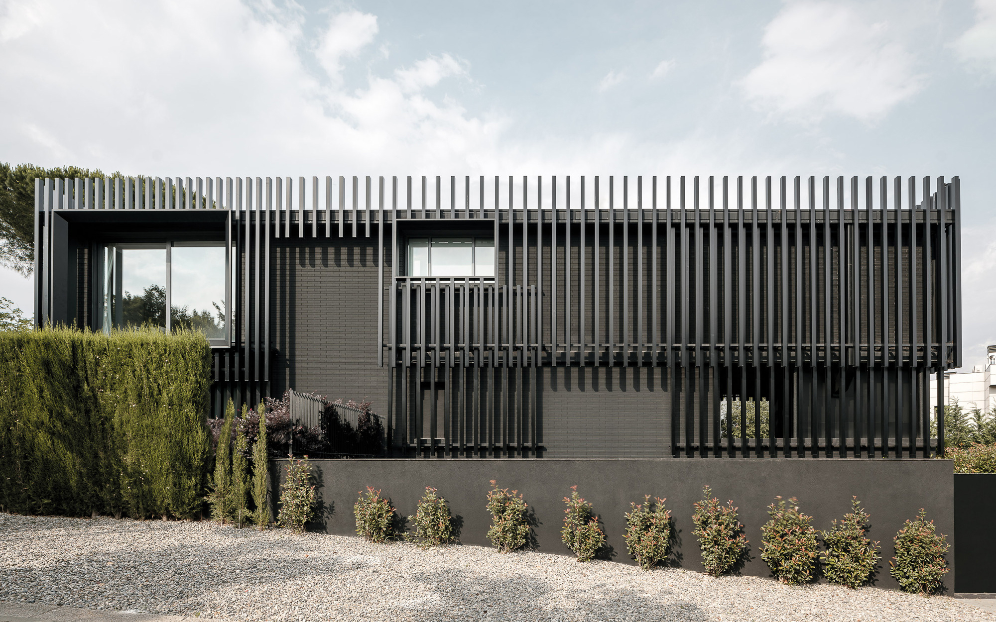 Black Brick House Designs That Are Awe-Inspiring - Gessato