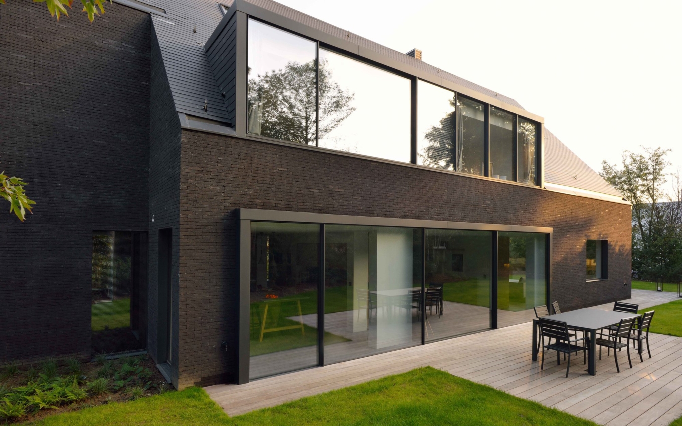 Black Brick House Designs That Are Awe-Inspiring - Gessato