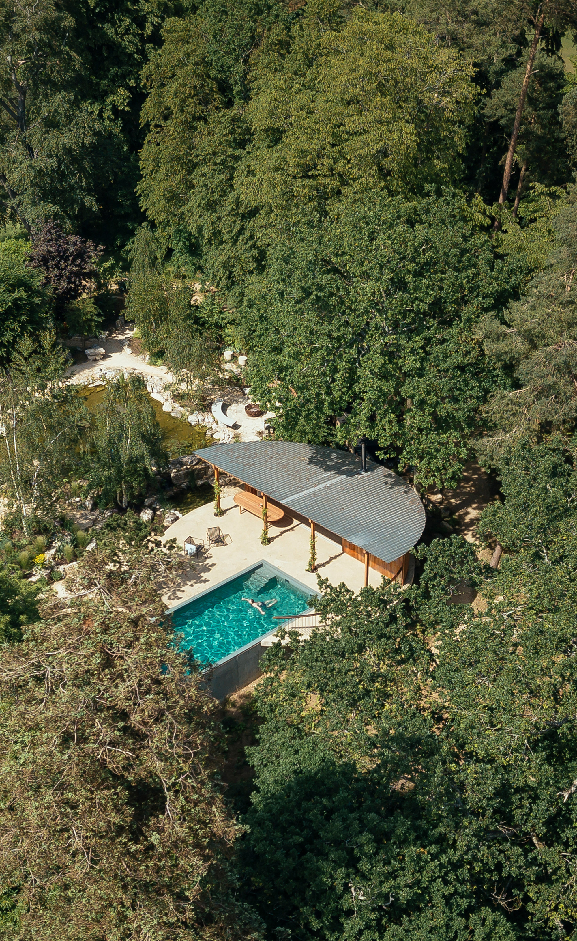 Heathside Poolhouse: A Tranquil Modernist Haven - Gessato