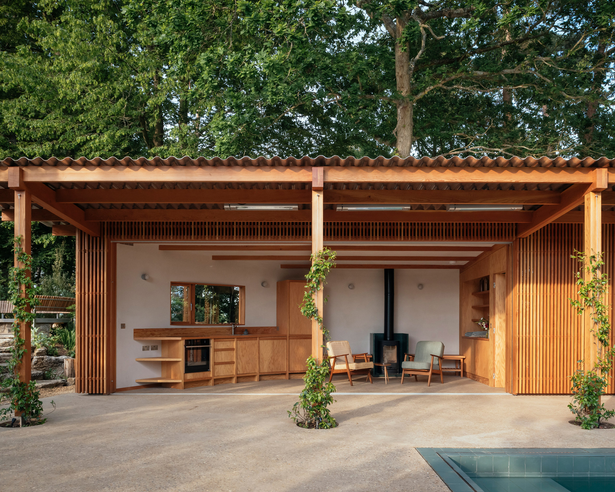 Heathside Poolhouse: A Tranquil Modernist Haven - Gessato