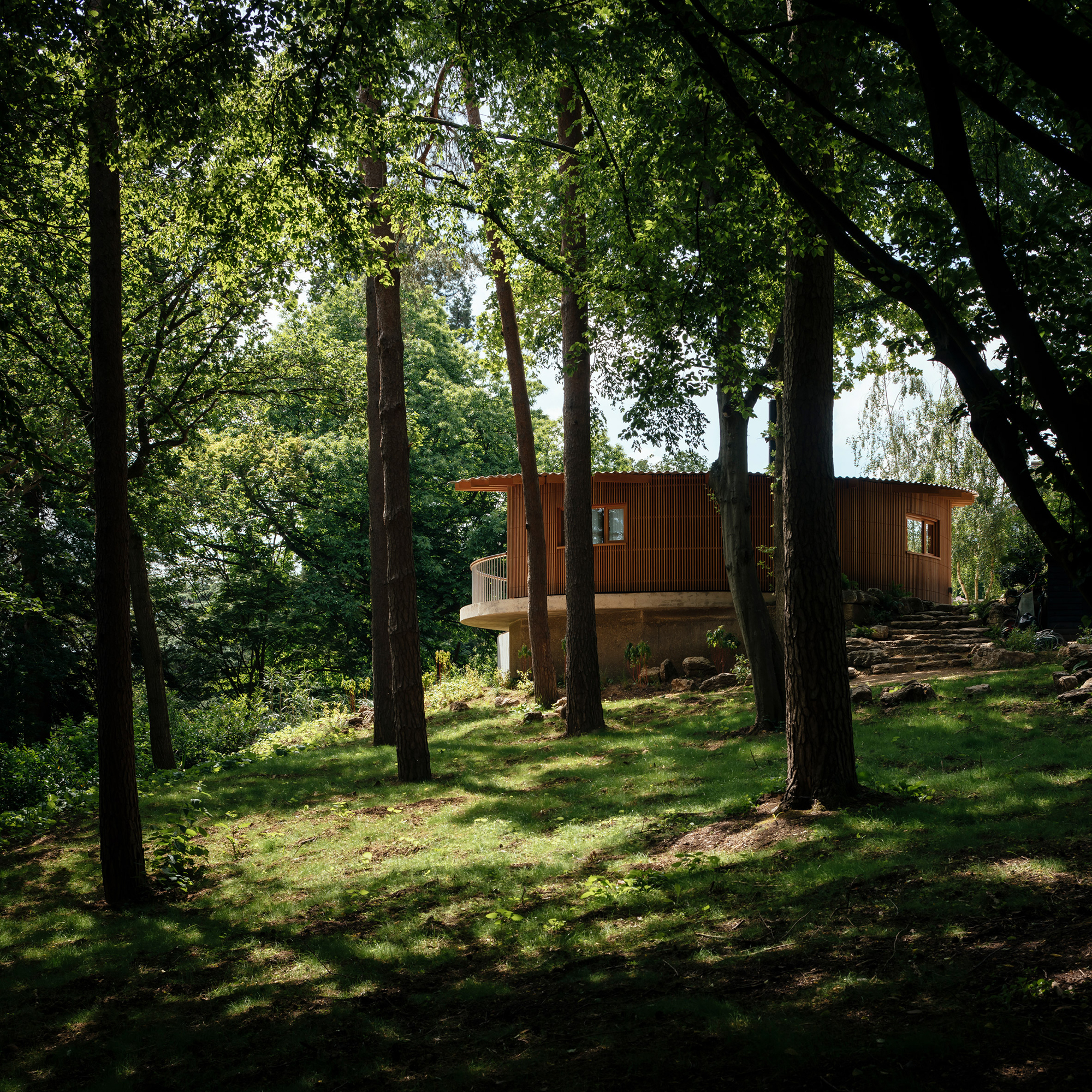 Heathside Poolhouse: A Tranquil Modernist Haven - Gessato