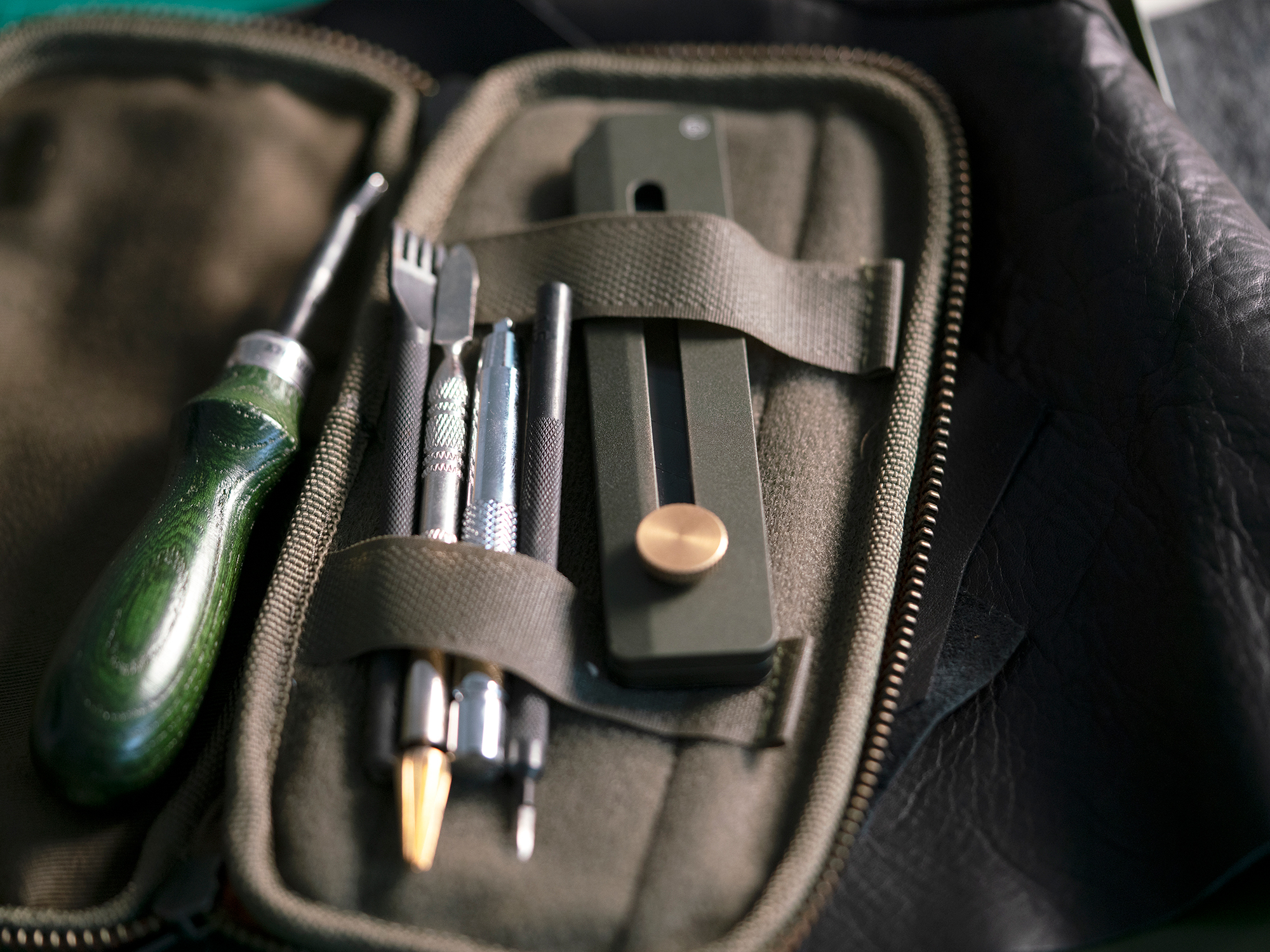 A Homage to the Human Craft: The HMM Utility Knife - Gessato A Homage to the Human Craft: The HMM Utility Knife - Gessato