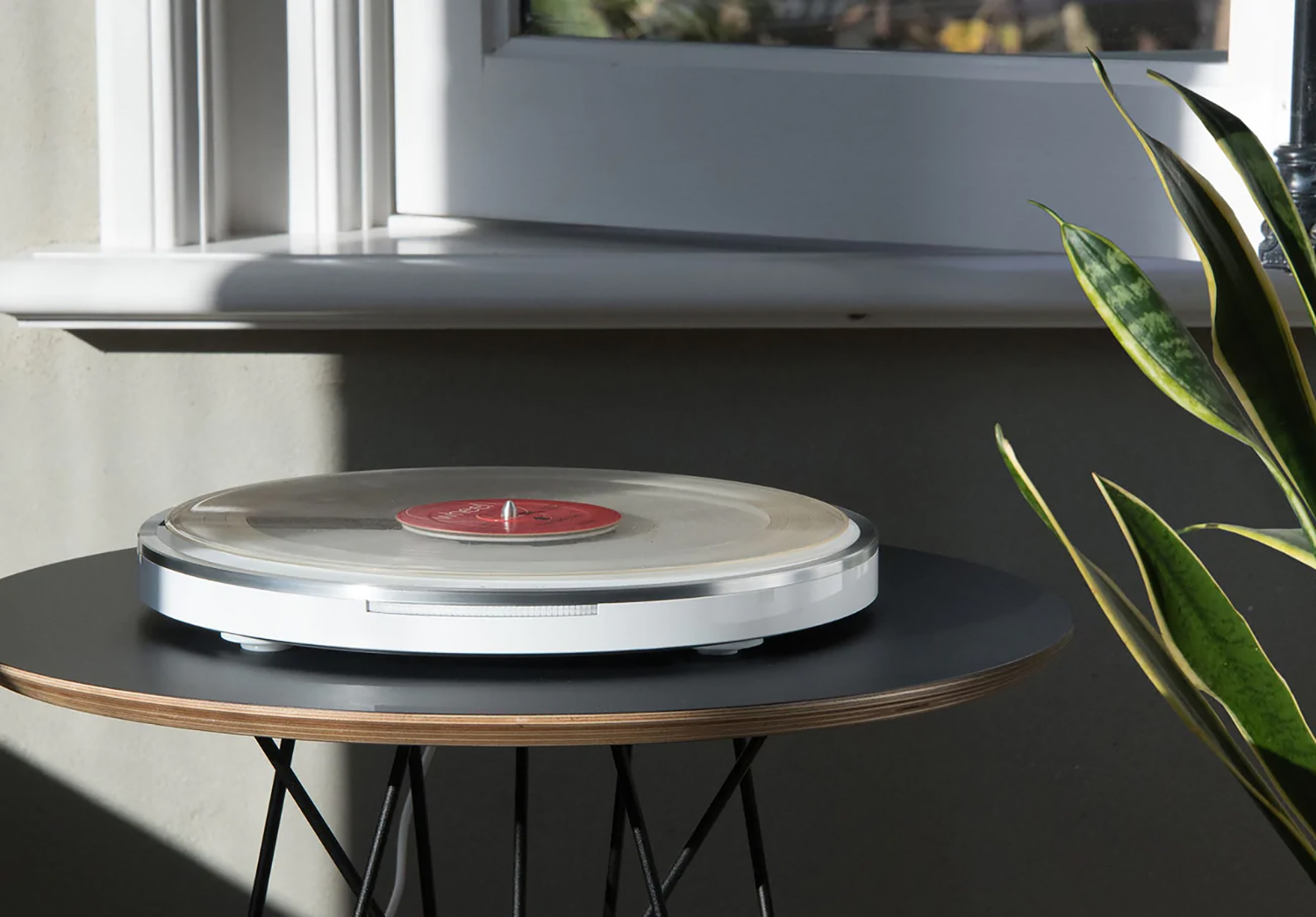 The Miniot Black Wheel Turntable - Gessato The Miniot Black Wheel Turntable - Gessato