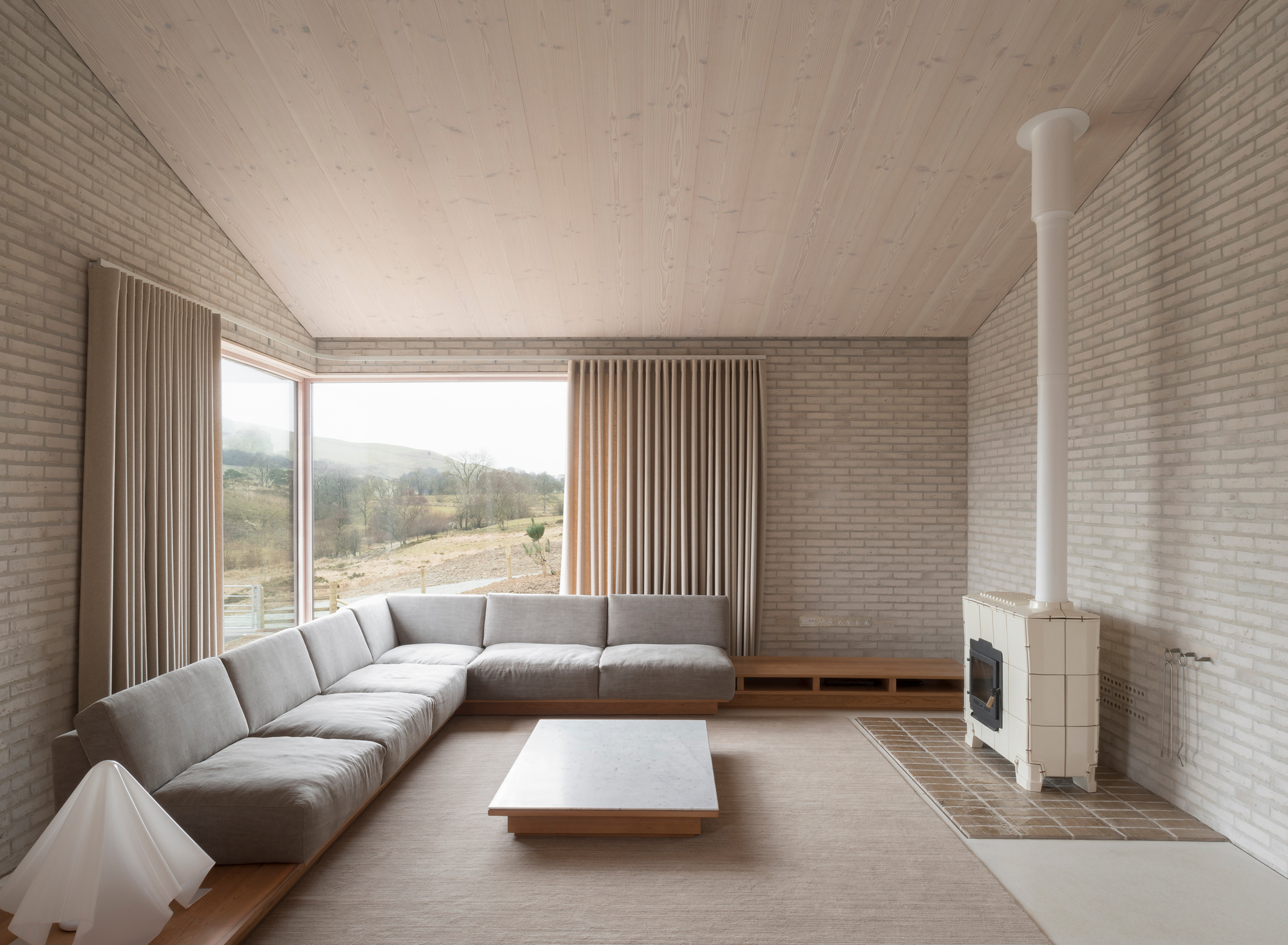 Warm Minimalism, Fusing Clean Aesthetics with Comfort - Gessato