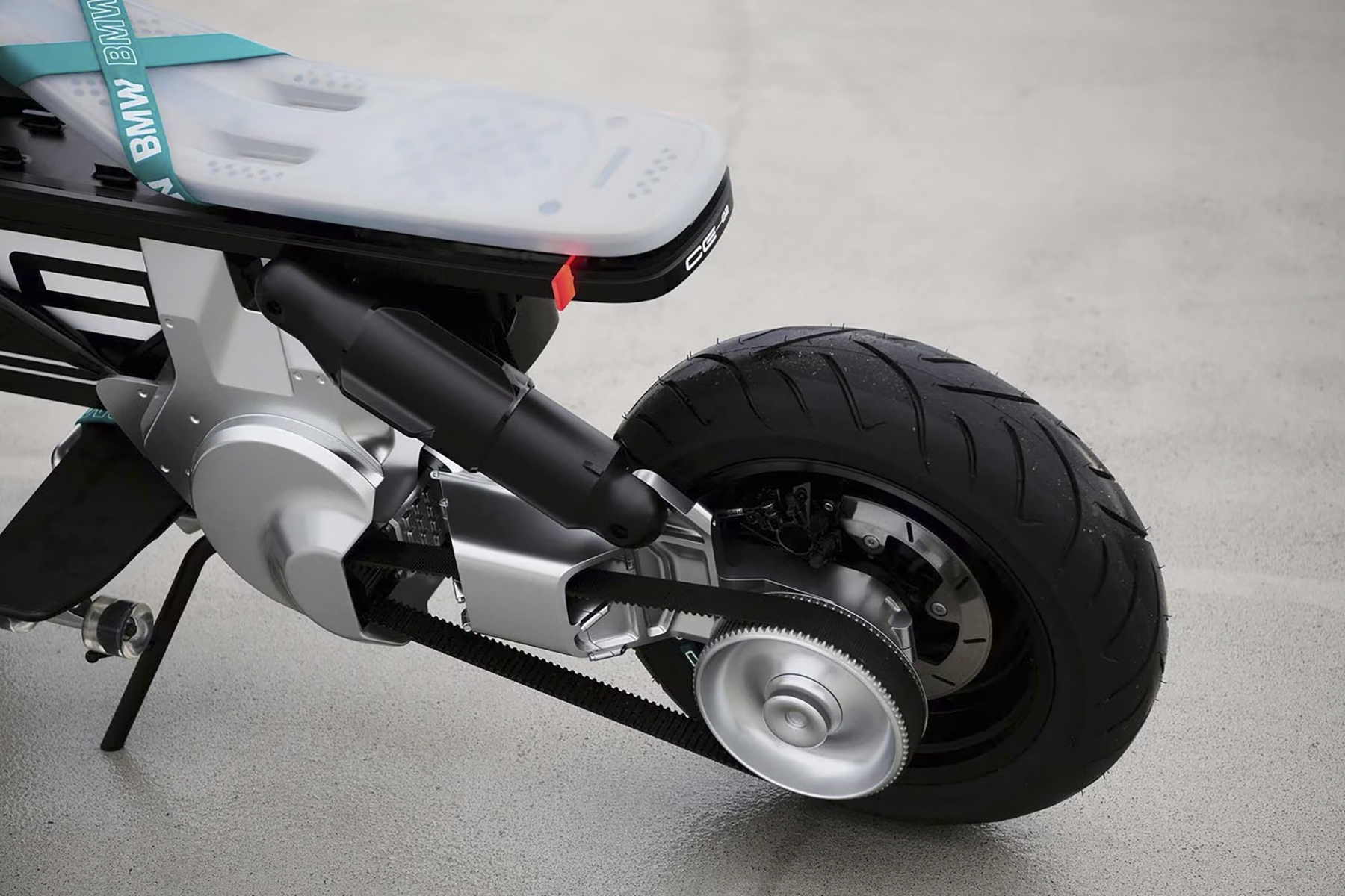 Redefining Urban Mobility: The BMW CE 02 Electric Bike - Gessato