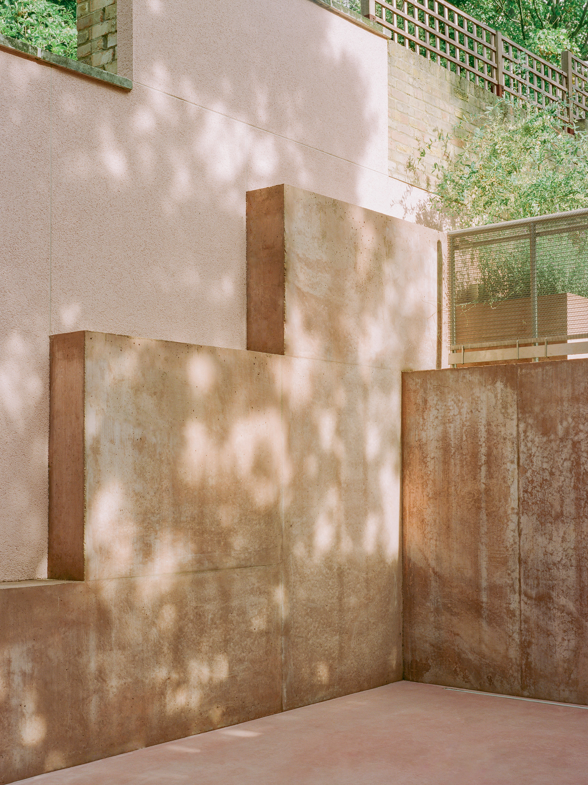 The Pigment House: A Resurrection in Rosy Hues - Gessato The Pigment House: A Resurrection in Rosy Hues - Gessato