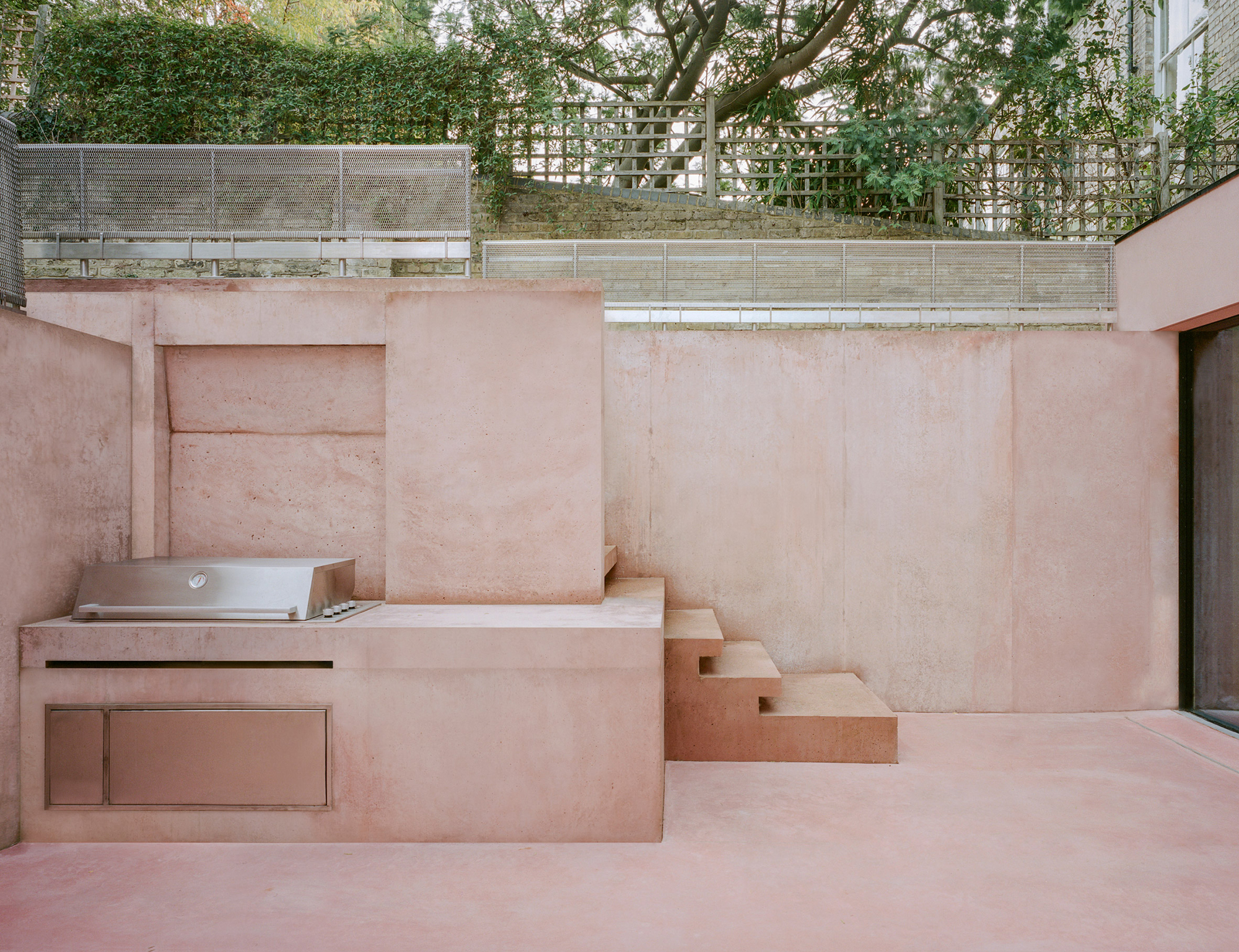 The Pigment House: A Resurrection in Rosy Hues - Gessato The Pigment House: A Resurrection in Rosy Hues - Gessato