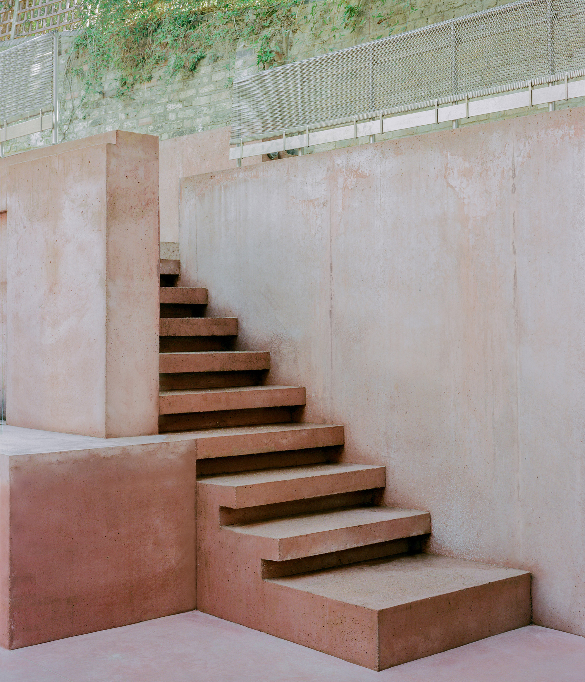 The Pigment House: A Resurrection in Rosy Hues - Gessato The Pigment House: A Resurrection in Rosy Hues - Gessato