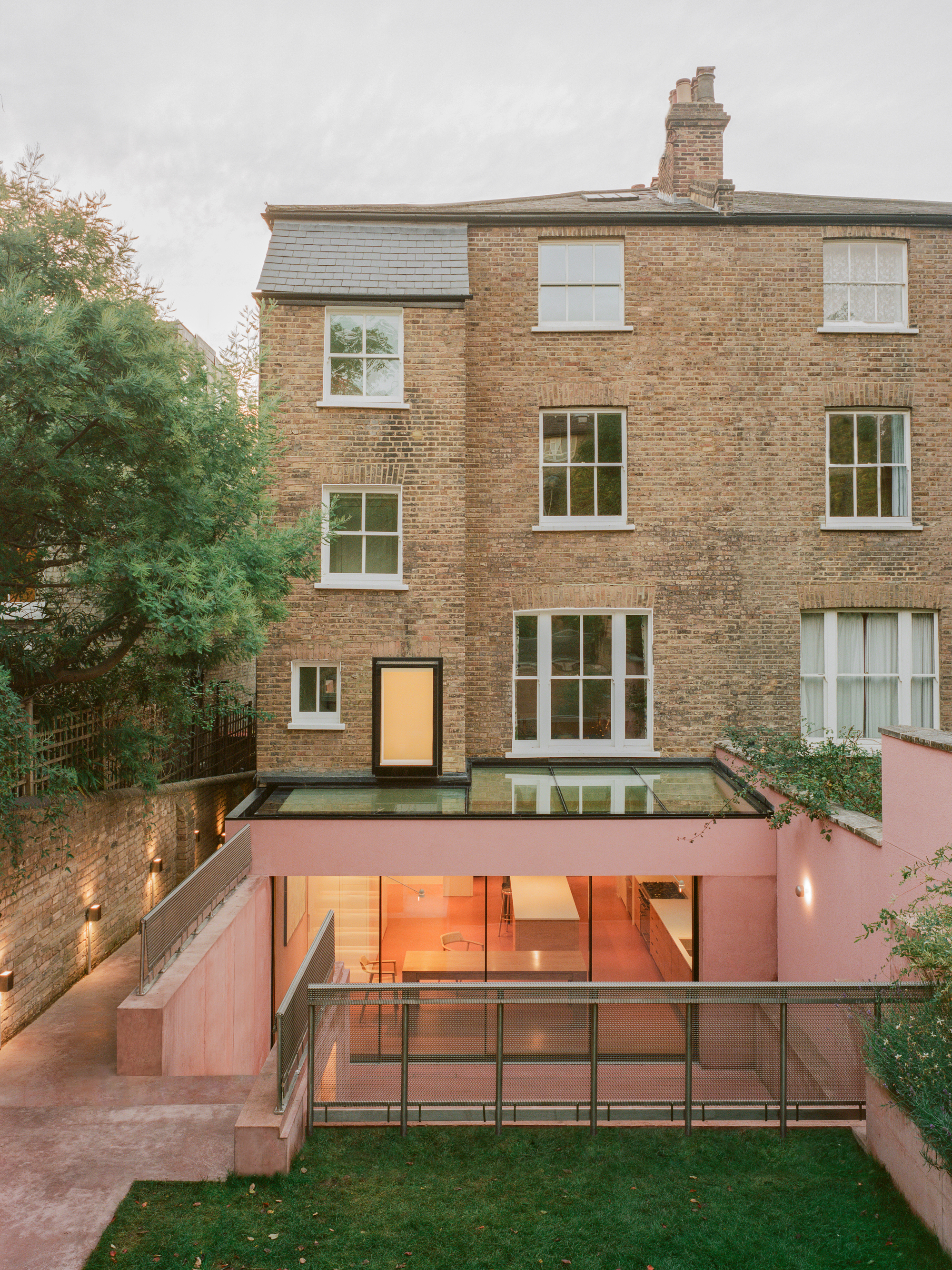 The Pigment House: A Resurrection in Rosy Hues - Gessato The Pigment House: A Resurrection in Rosy Hues - Gessato