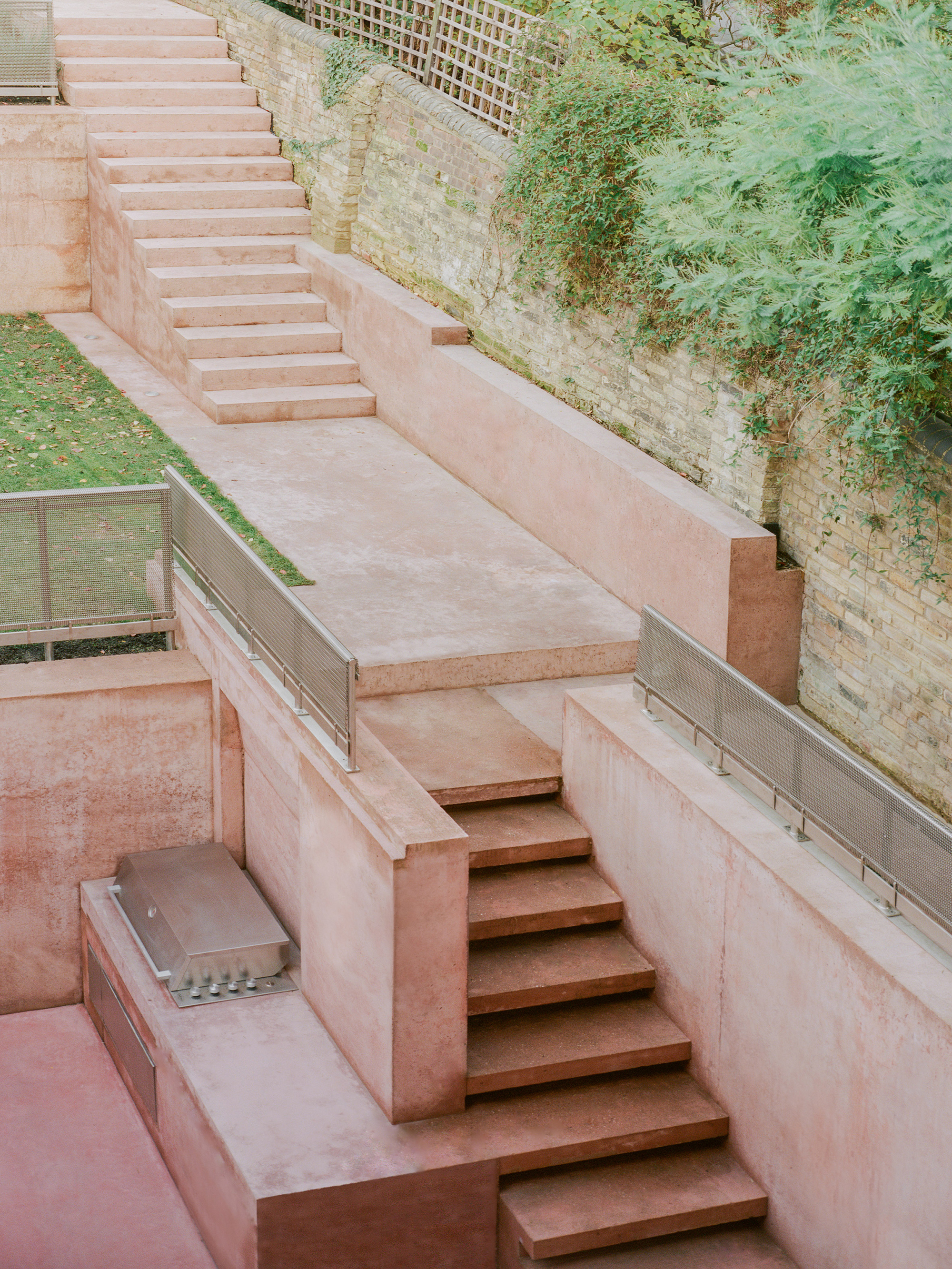 The Pigment House: A Resurrection in Rosy Hues - Gessato The Pigment House: A Resurrection in Rosy Hues - Gessato
