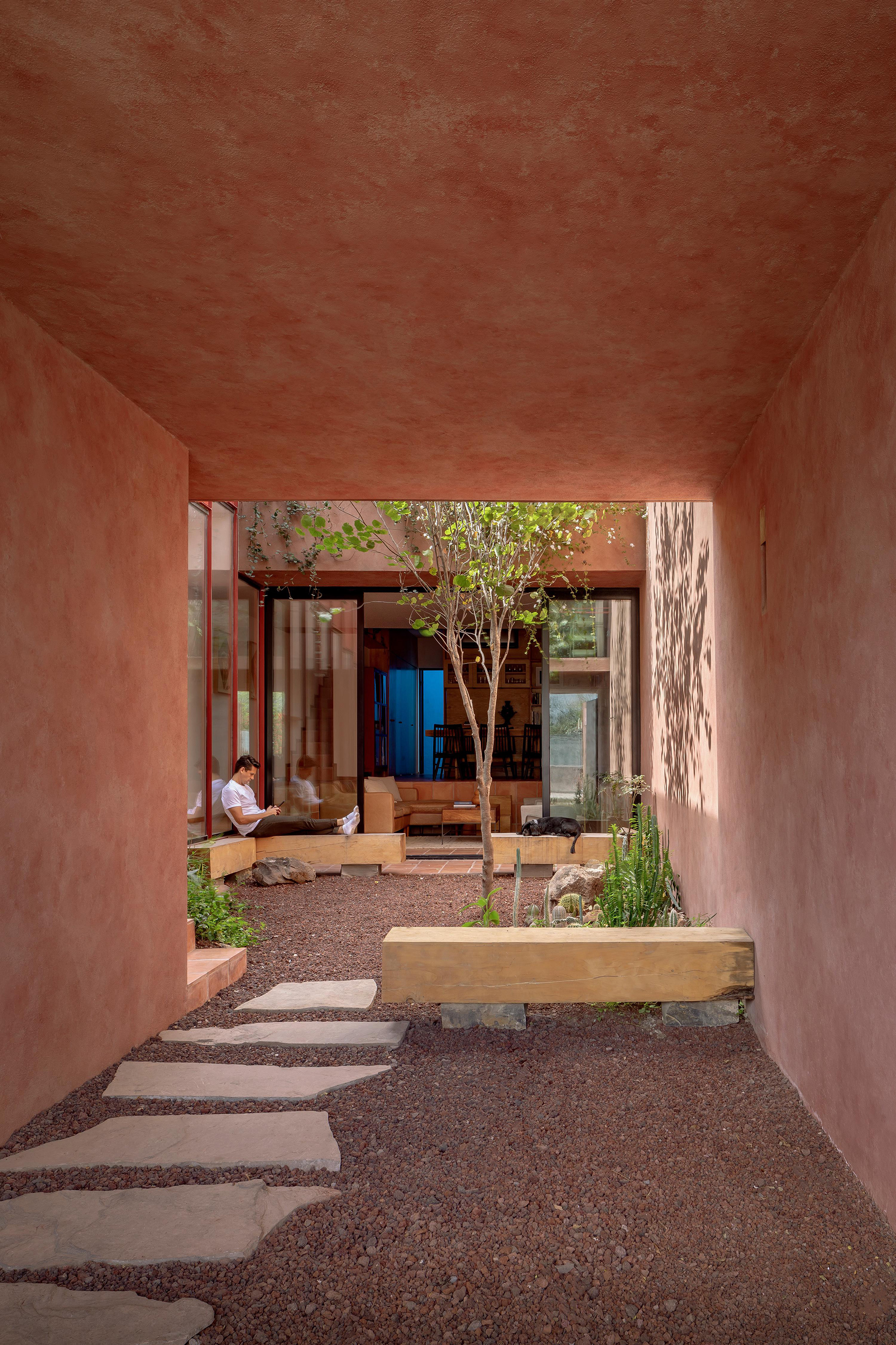 Casa Ederlezi, A Warm Family Home in Mexico - Gessato