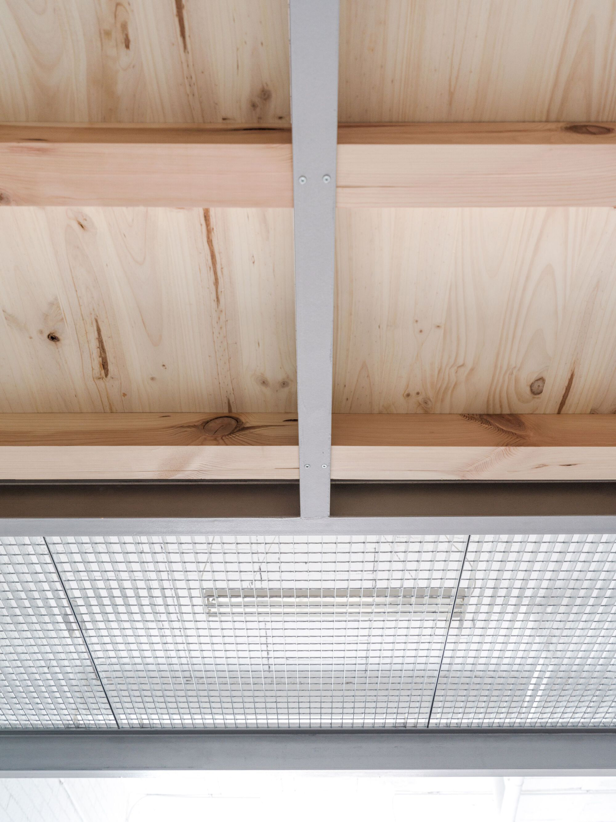 La Calor, A Minimalist Screen Printing Studio in Madrid - Gessato La Calor, A Minimalist Screen Printing Studio in Madrid - Gessato