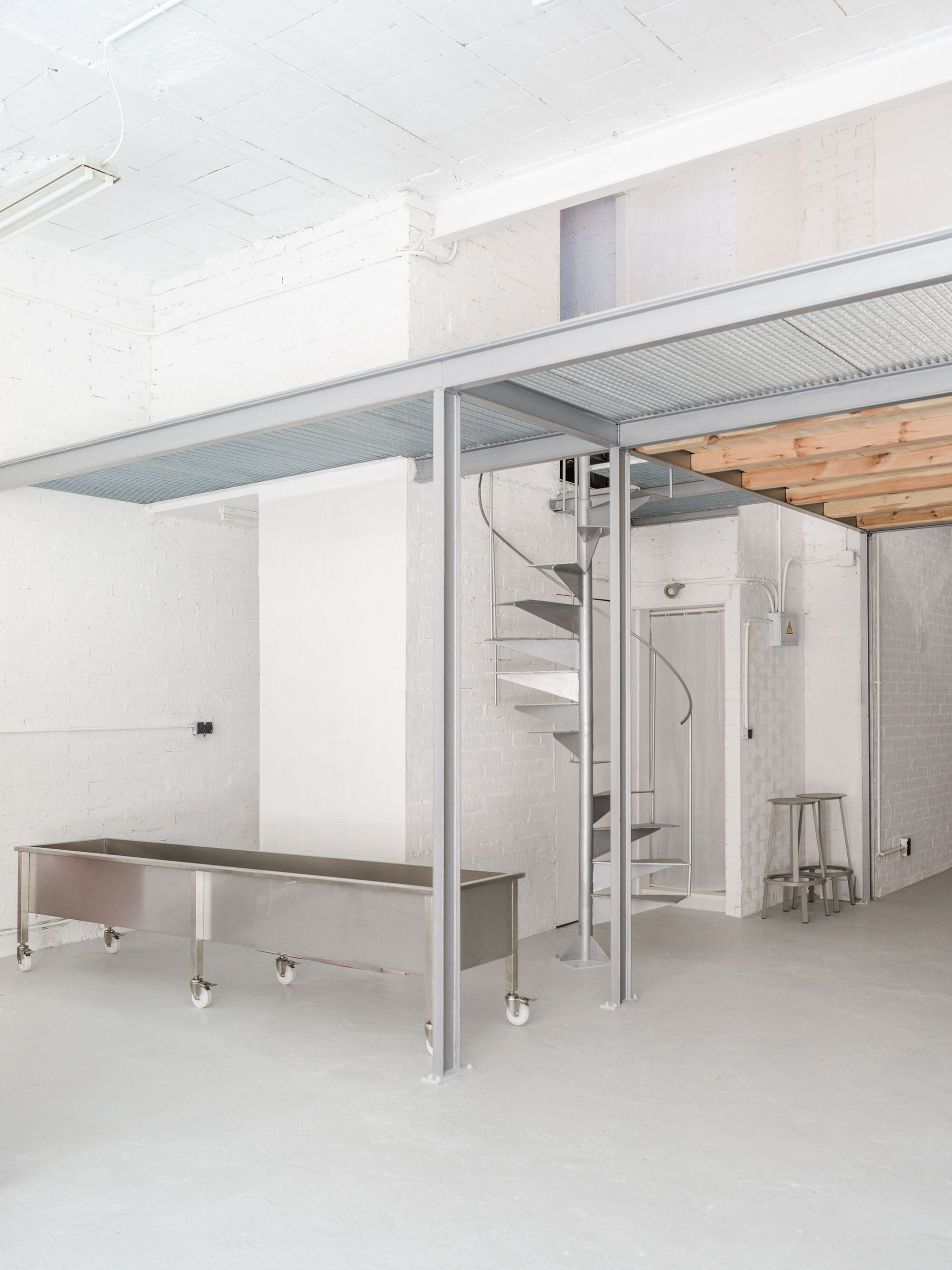La Calor, A Minimalist Screen Printing Studio in Madrid - Gessato La Calor, A Minimalist Screen Printing Studio in Madrid - Gessato