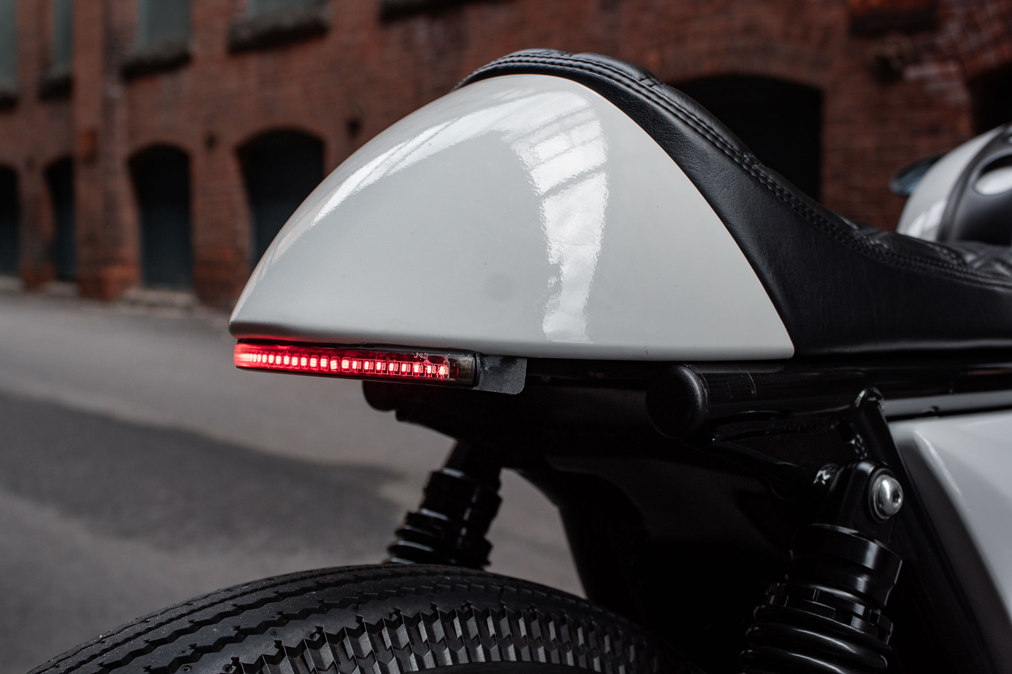 Imperfecta: The Cafe Racer Redefining Motorcycle Aesthetics - Gessato Imperfecta: The Cafe Racer Redefining Motorcycle Aesthetics - Gessato