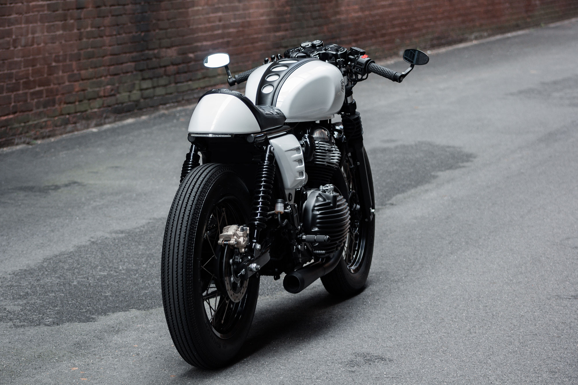 Imperfecta: The Cafe Racer Redefining Motorcycle Aesthetics - Gessato