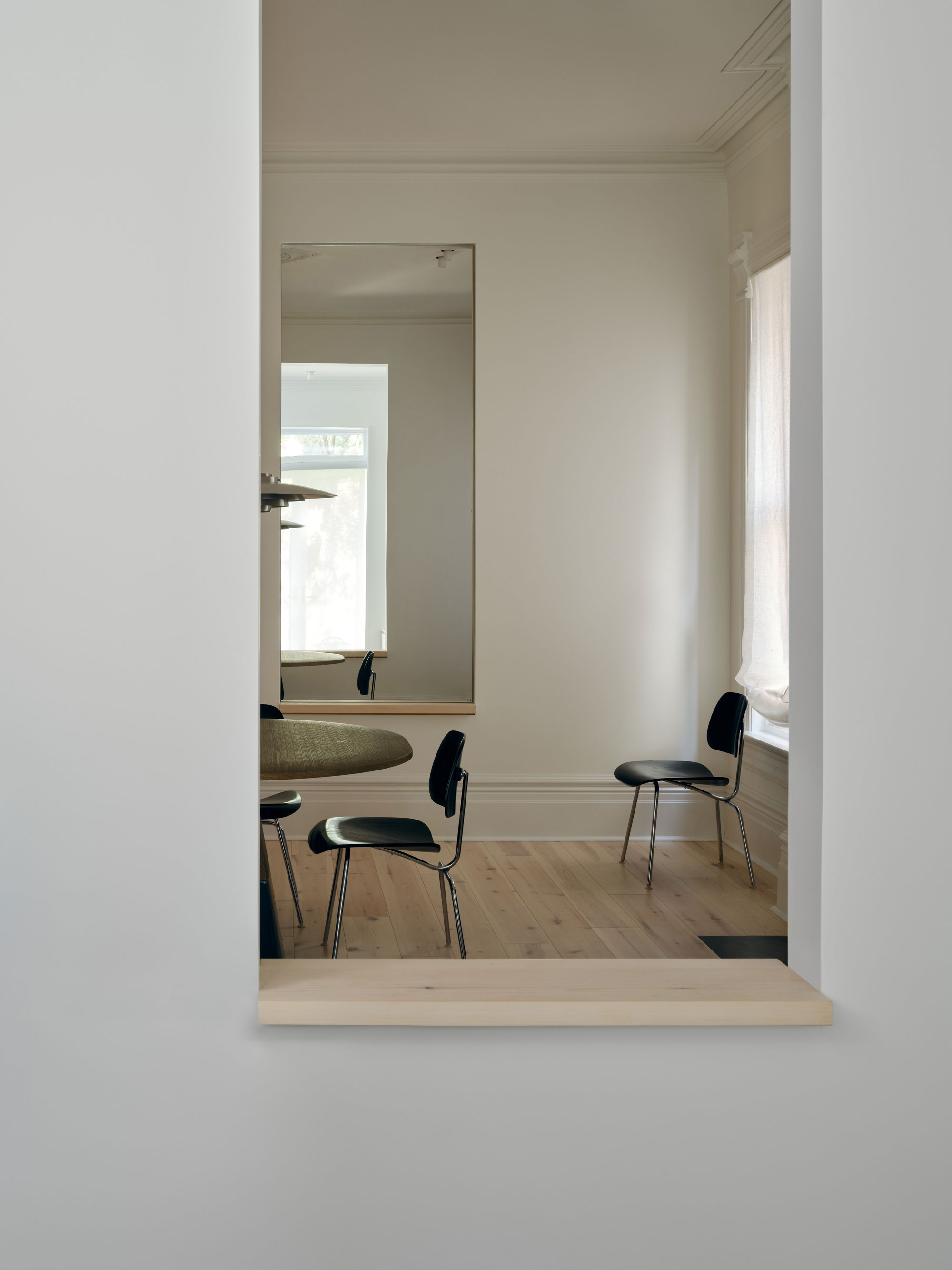 The Luminous Enigma of Camera Lucida - Gessato