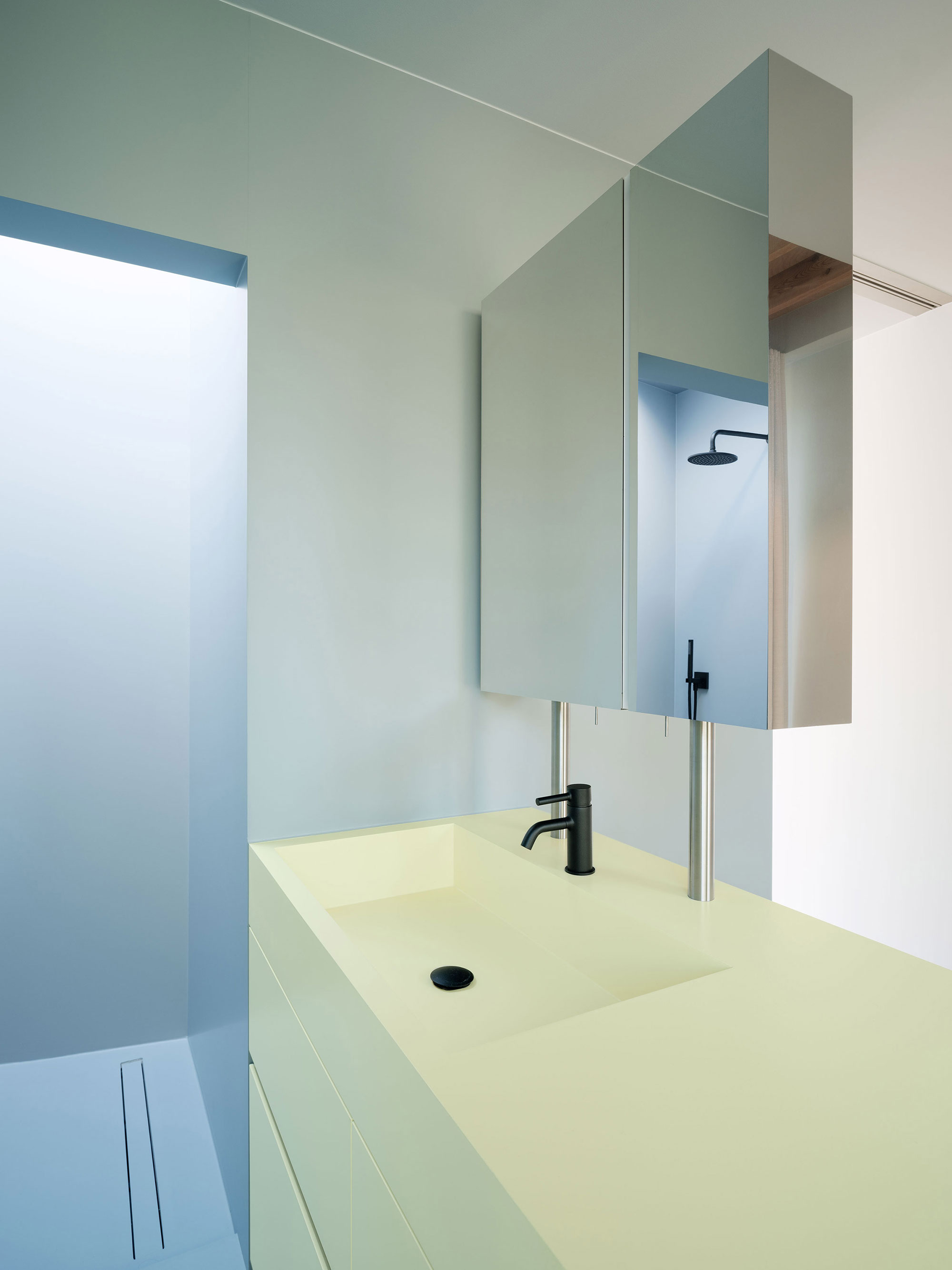 BEEV, A Modernist Home Expanded with A New Floor - Gessato
