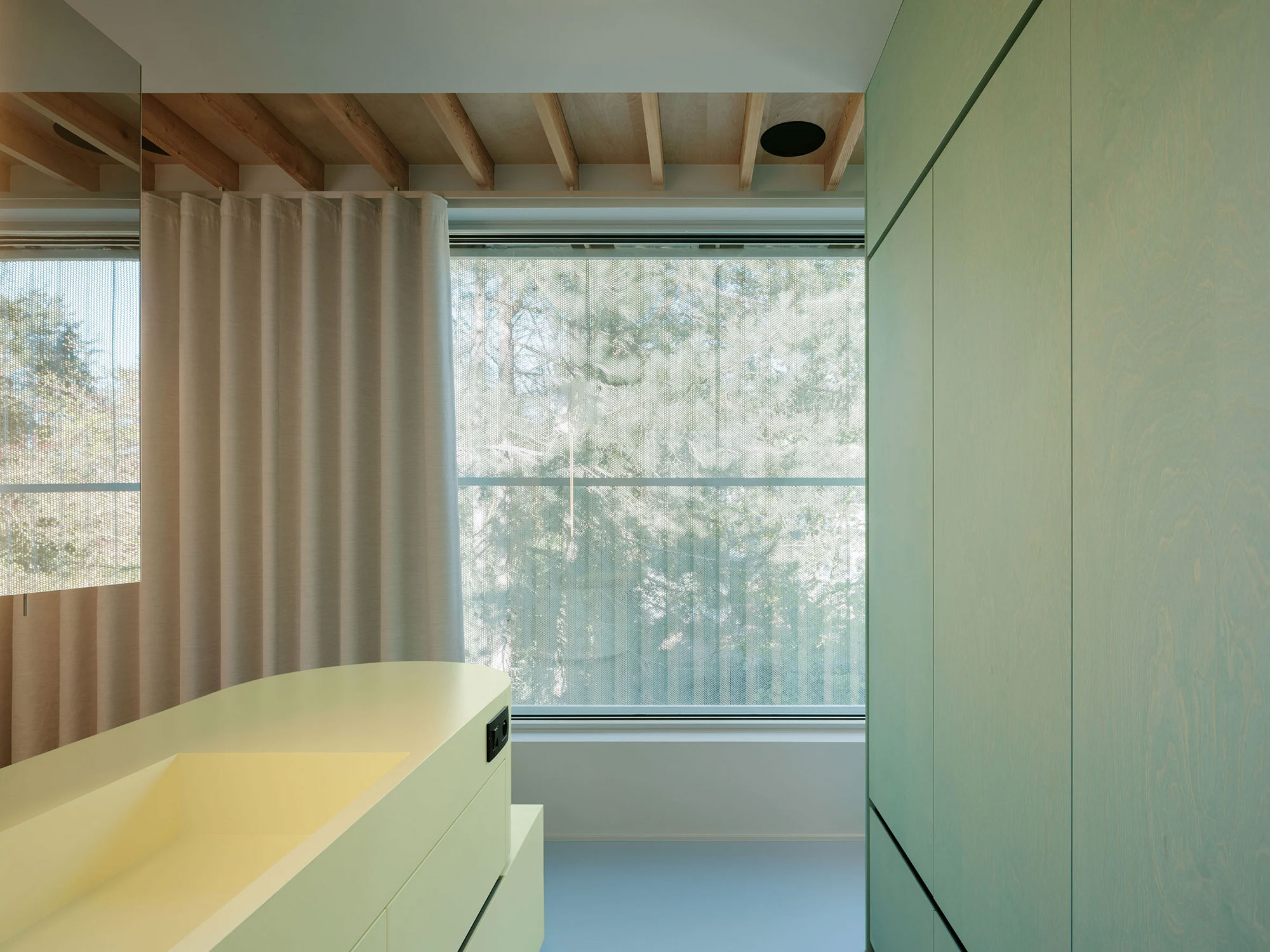 BEEV, A Modernist Home Expanded with A New Floor - Gessato
