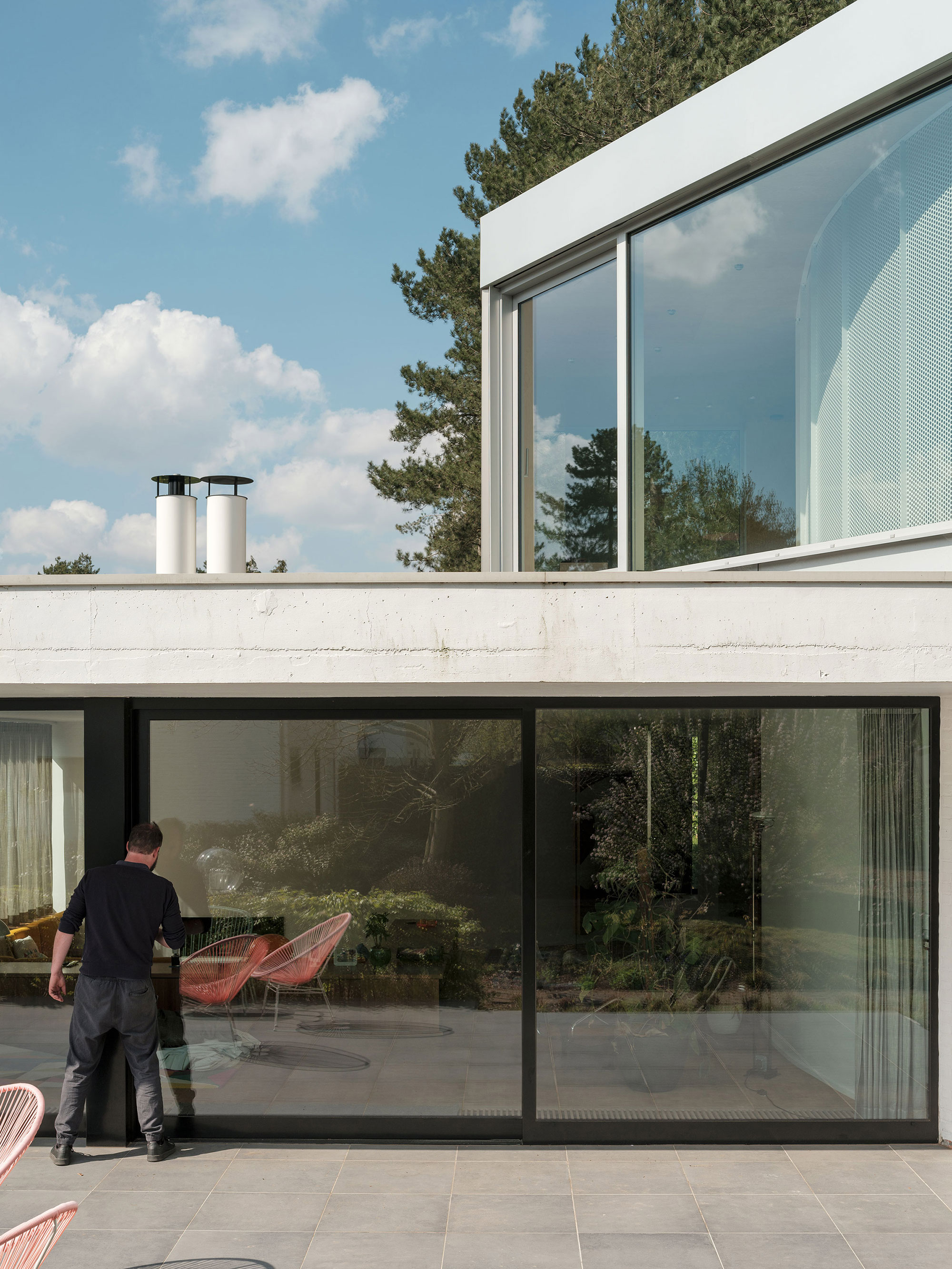 BEEV, A Modernist Home Expanded with A New Floor - Gessato BEEV, A Modernist Home Expanded with A New Floor - Gessato