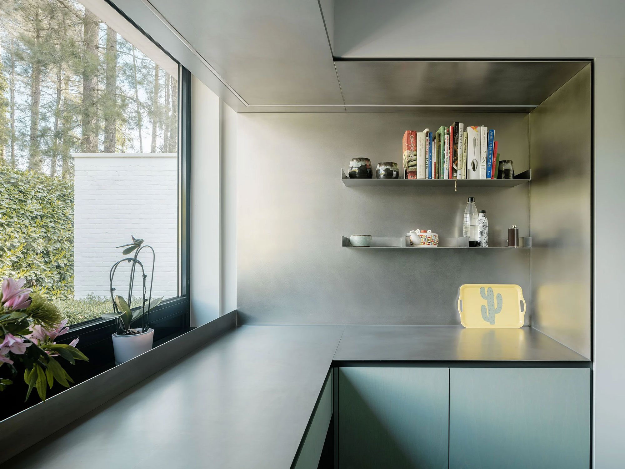 BEEV, A Modernist Home Expanded with A New Floor - Gessato BEEV, A Modernist Home Expanded with A New Floor - Gessato