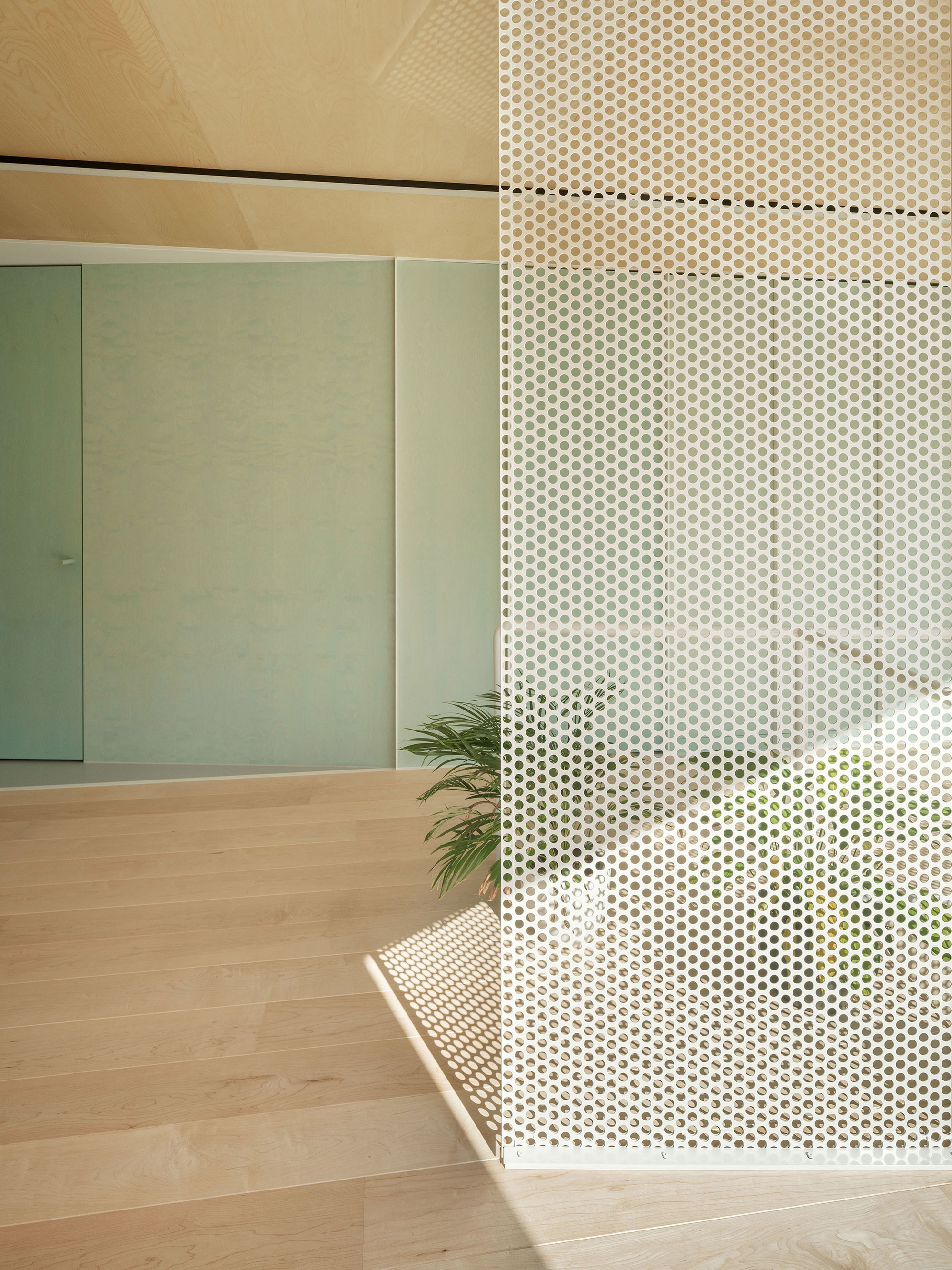 BEEV, A Modernist Home Expanded with A New Floor - Gessato