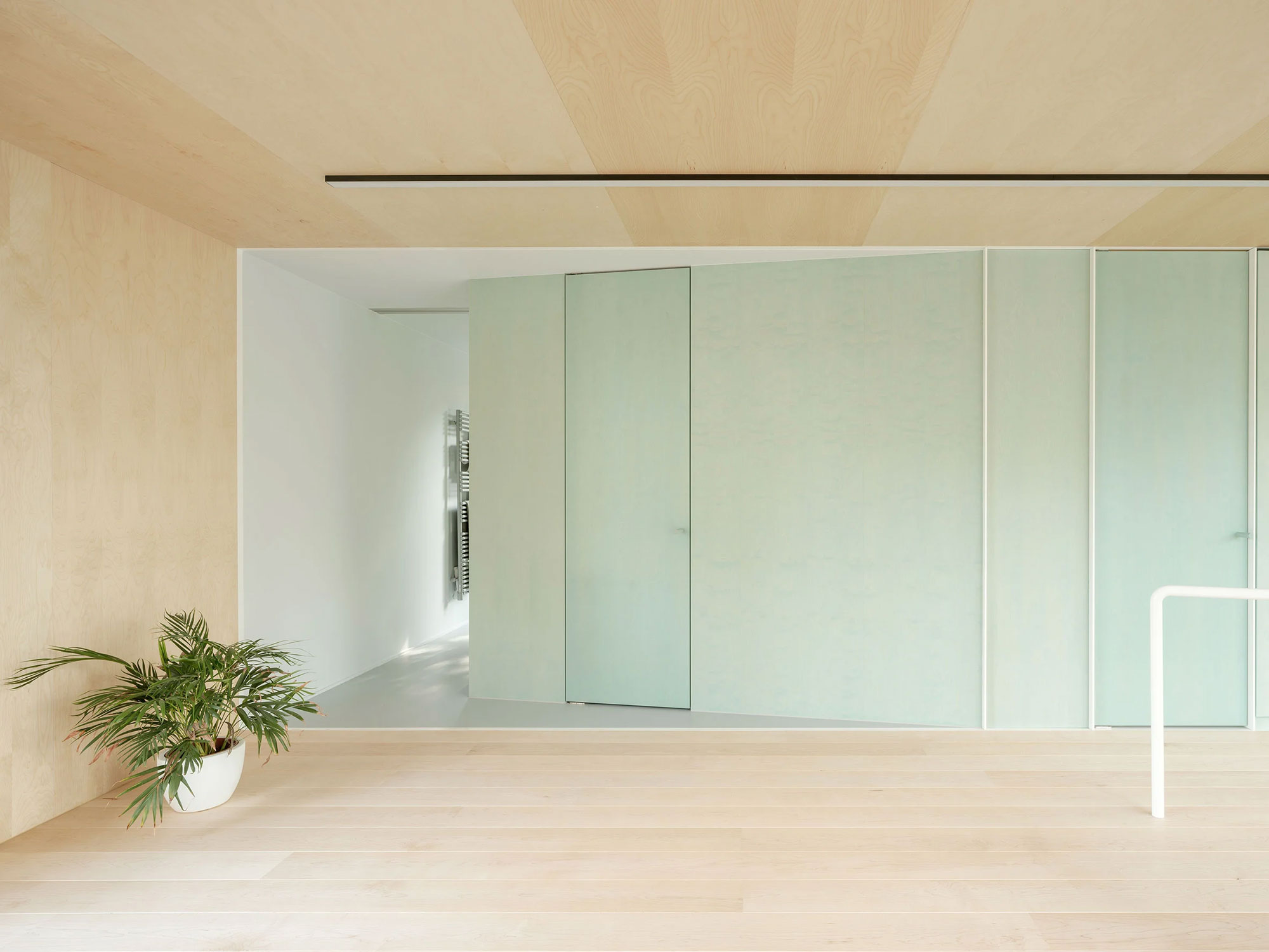 BEEV, A Modernist Home Expanded with A New Floor - Gessato BEEV, A Modernist Home Expanded with A New Floor - Gessato