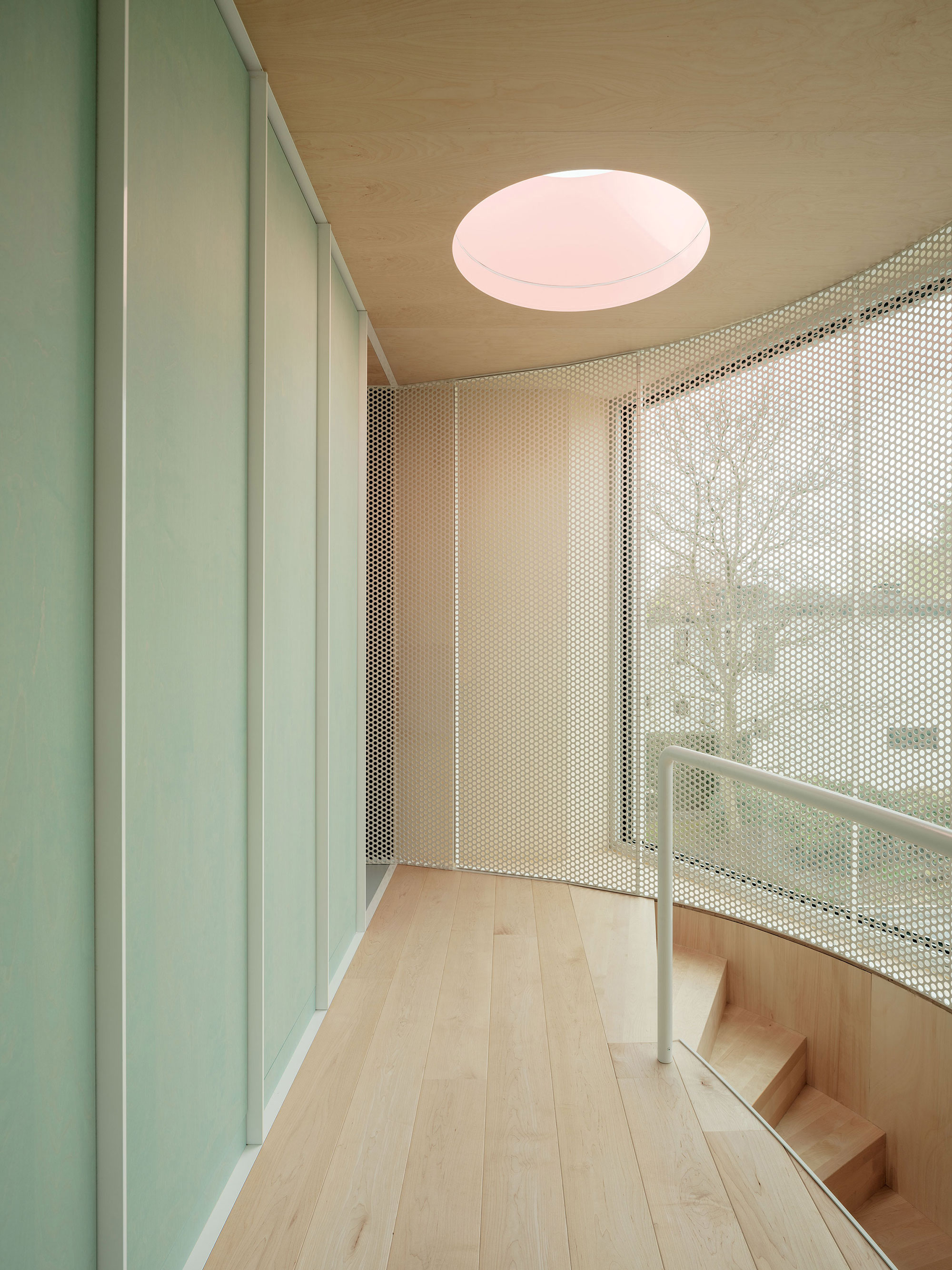 BEEV, A Modernist Home Expanded with A New Floor - Gessato