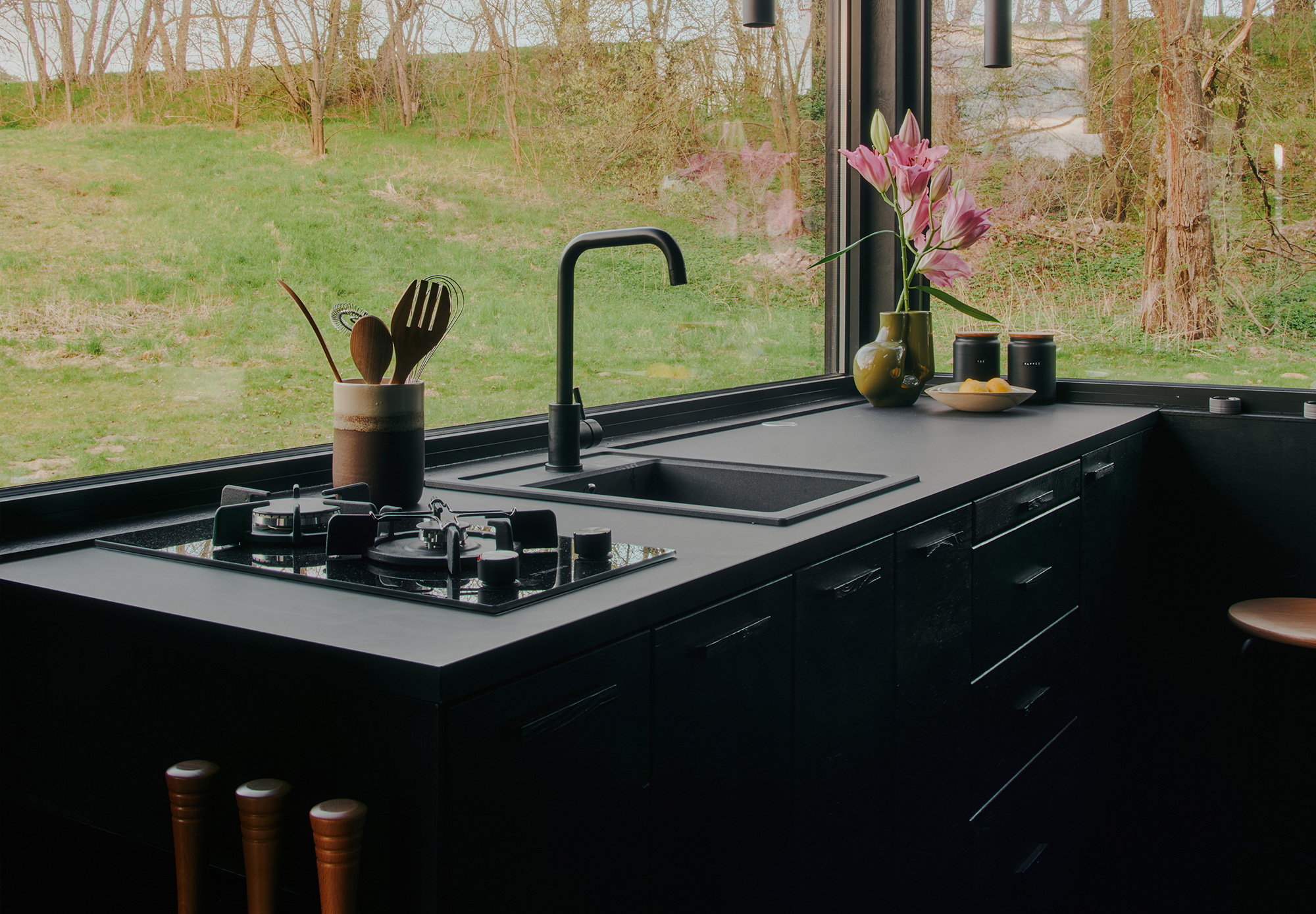 Black Sink Designs for Stylish Kitchen Makeovers - Gessato Black Sink Designs for Stylish Kitchen Makeovers - Gessato