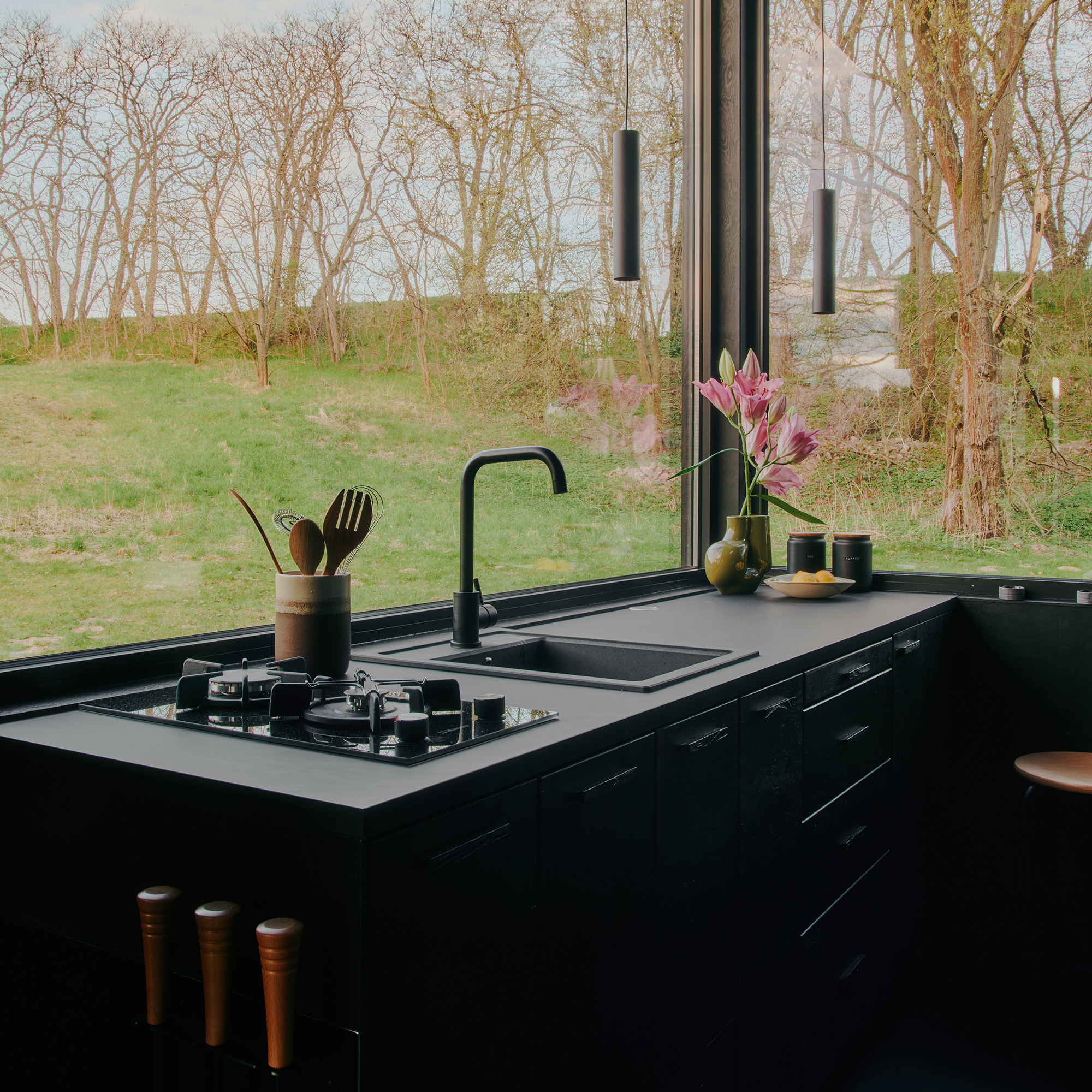 Black Sink Designs for Stylish Kitchen Makeovers - Gessato