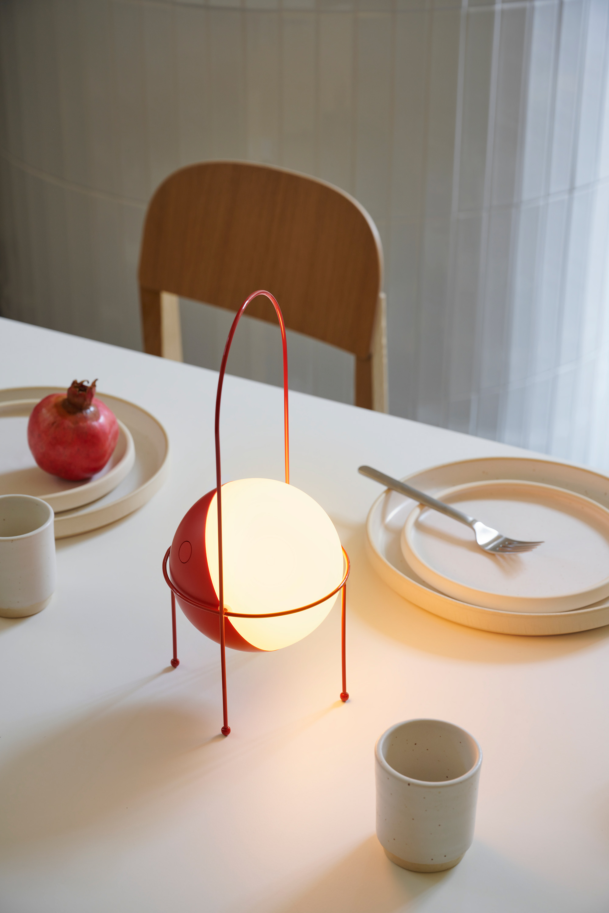 Madco, A Wearable Lamp by Elisa Ossino - Gessato