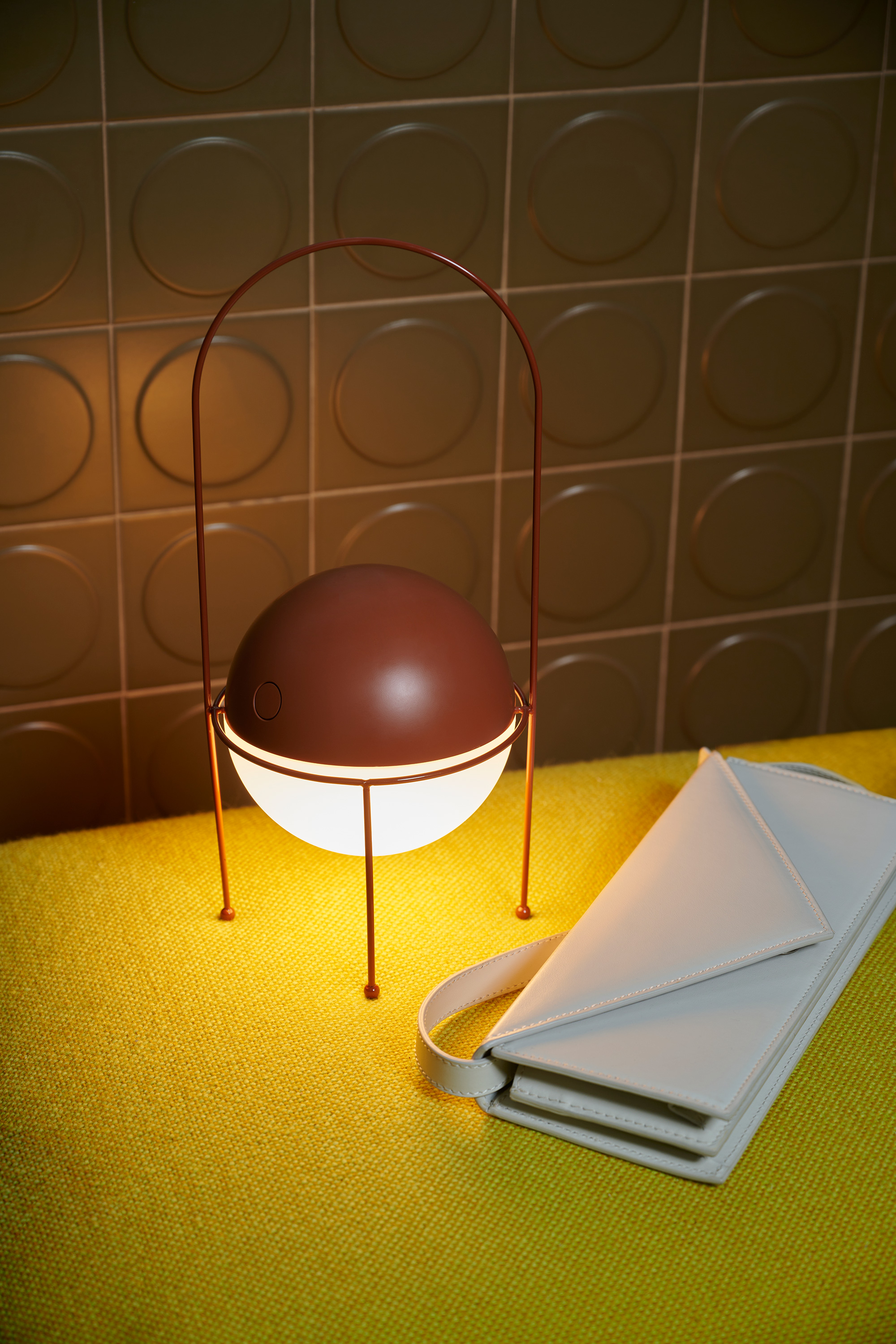 Madco, A Wearable Lamp by Elisa Ossino - Gessato