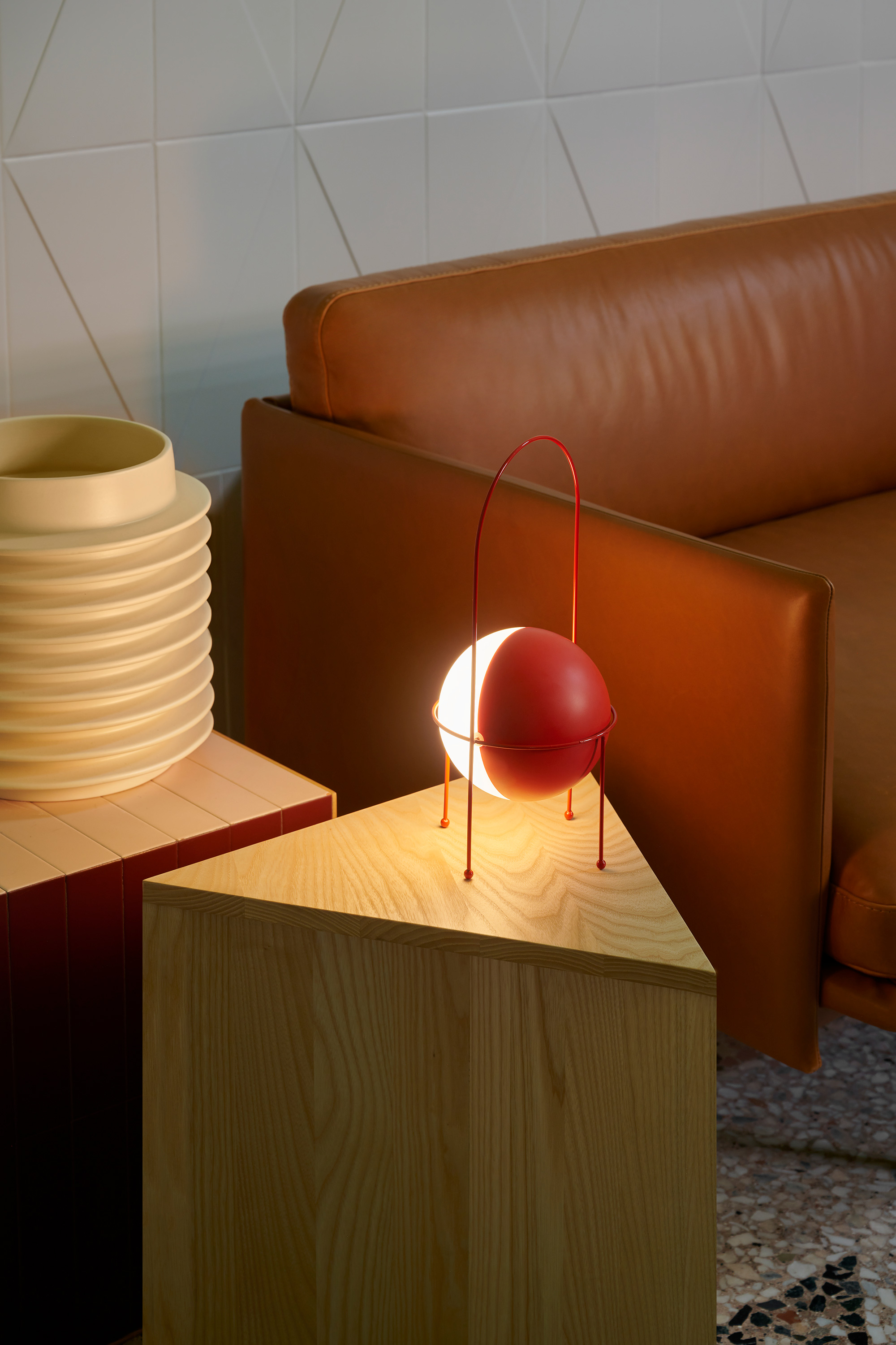 Madco, A Wearable Lamp by Elisa Ossino - Gessato
