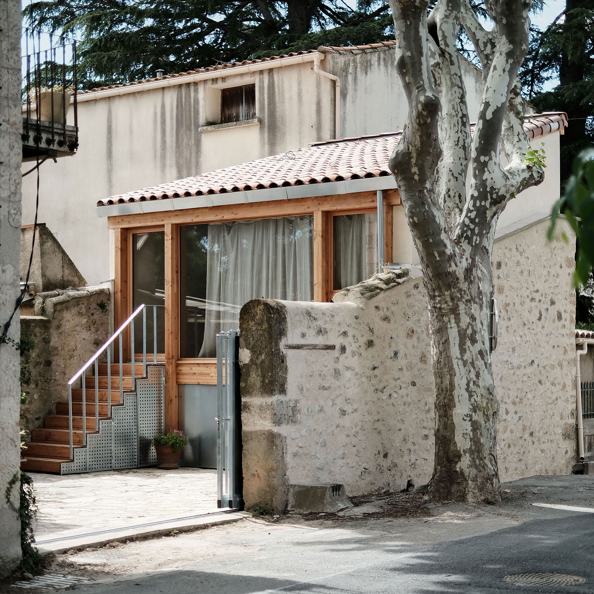 A Modern Extension for A Charming Village House - Gessato