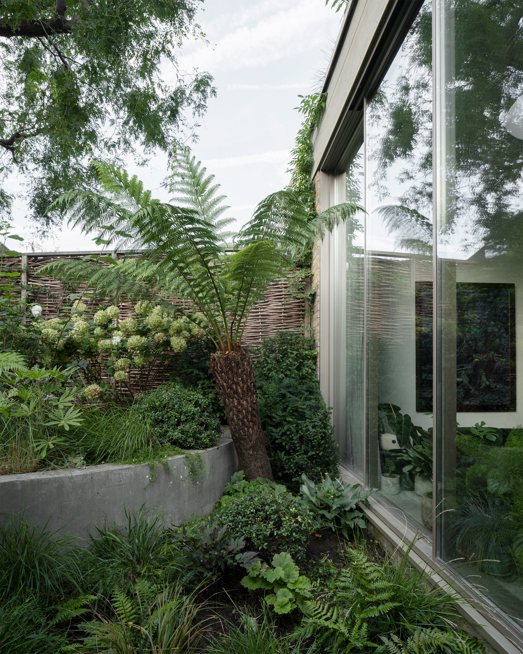 Reshaping Brutalism: A Pricegore Gem in Chelsea - Gessato