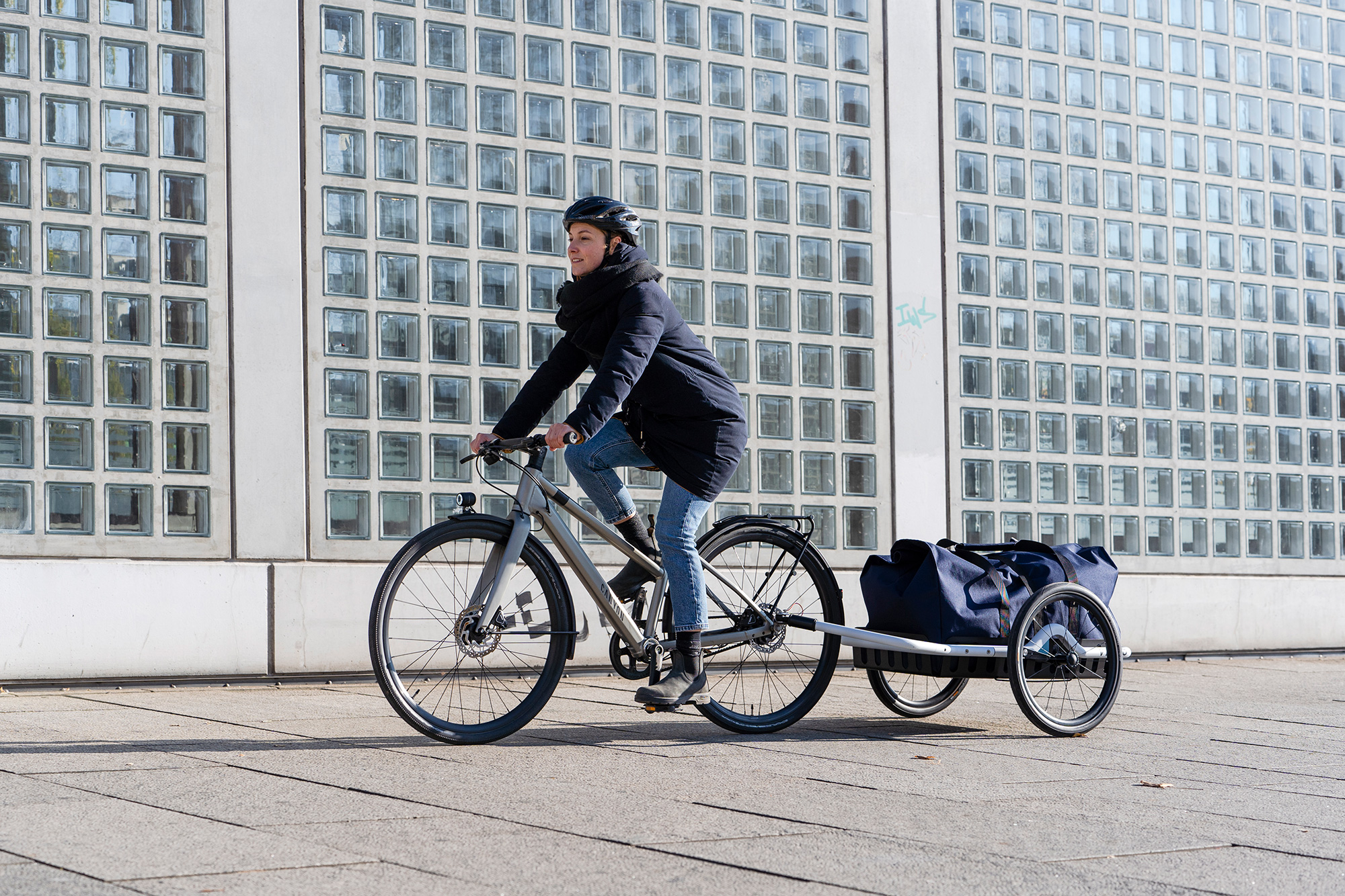 Streamlined Agility: The VEOLO Cargo Trailer - Gessato