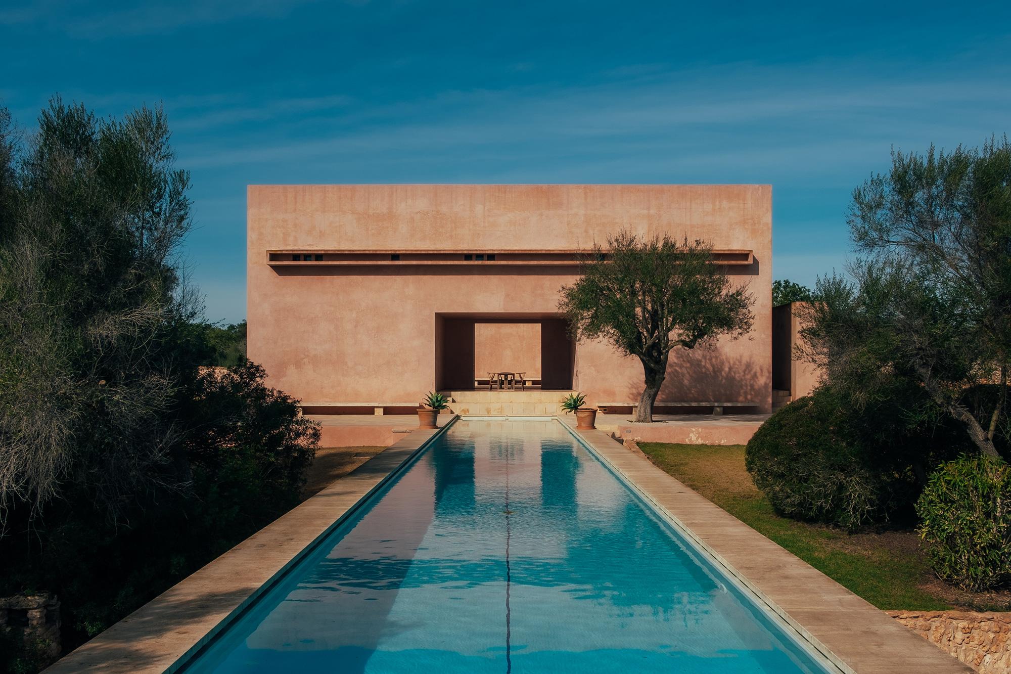 An Exploration of The Poetry of Architecture and Color - Gessato