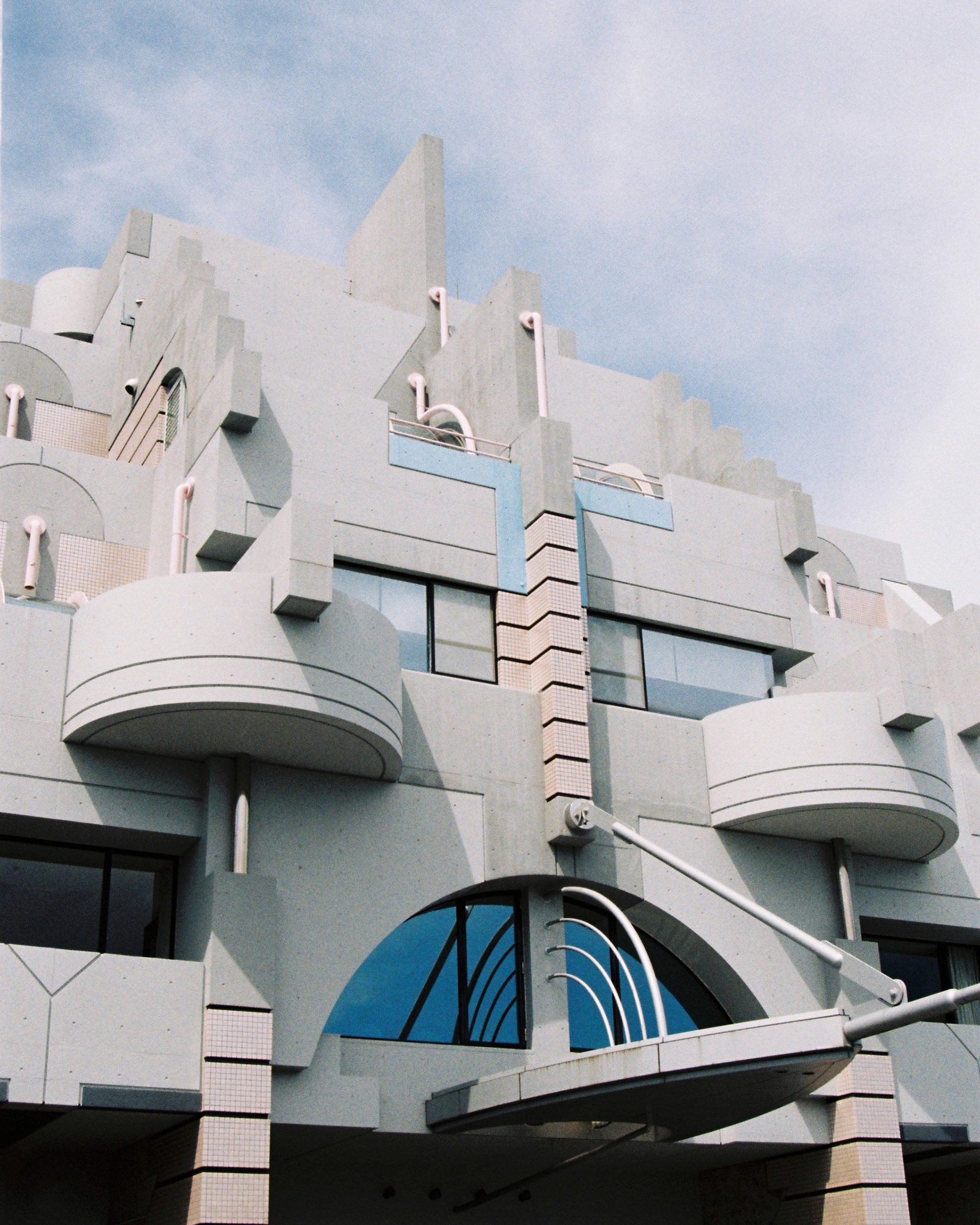 An Exploration of The Poetry of Architecture and Color - Gessato