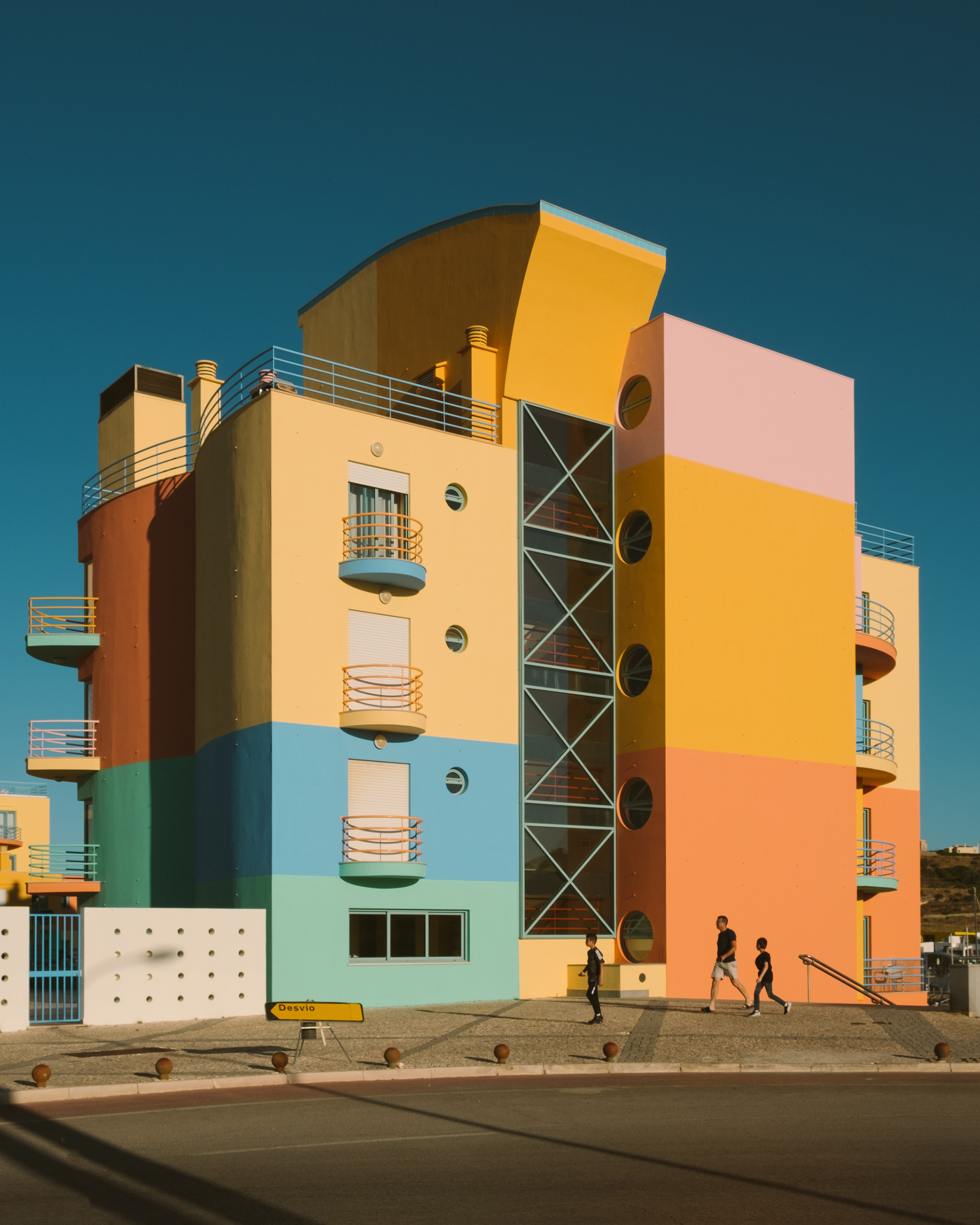An Exploration of The Poetry of Architecture and Color - Gessato