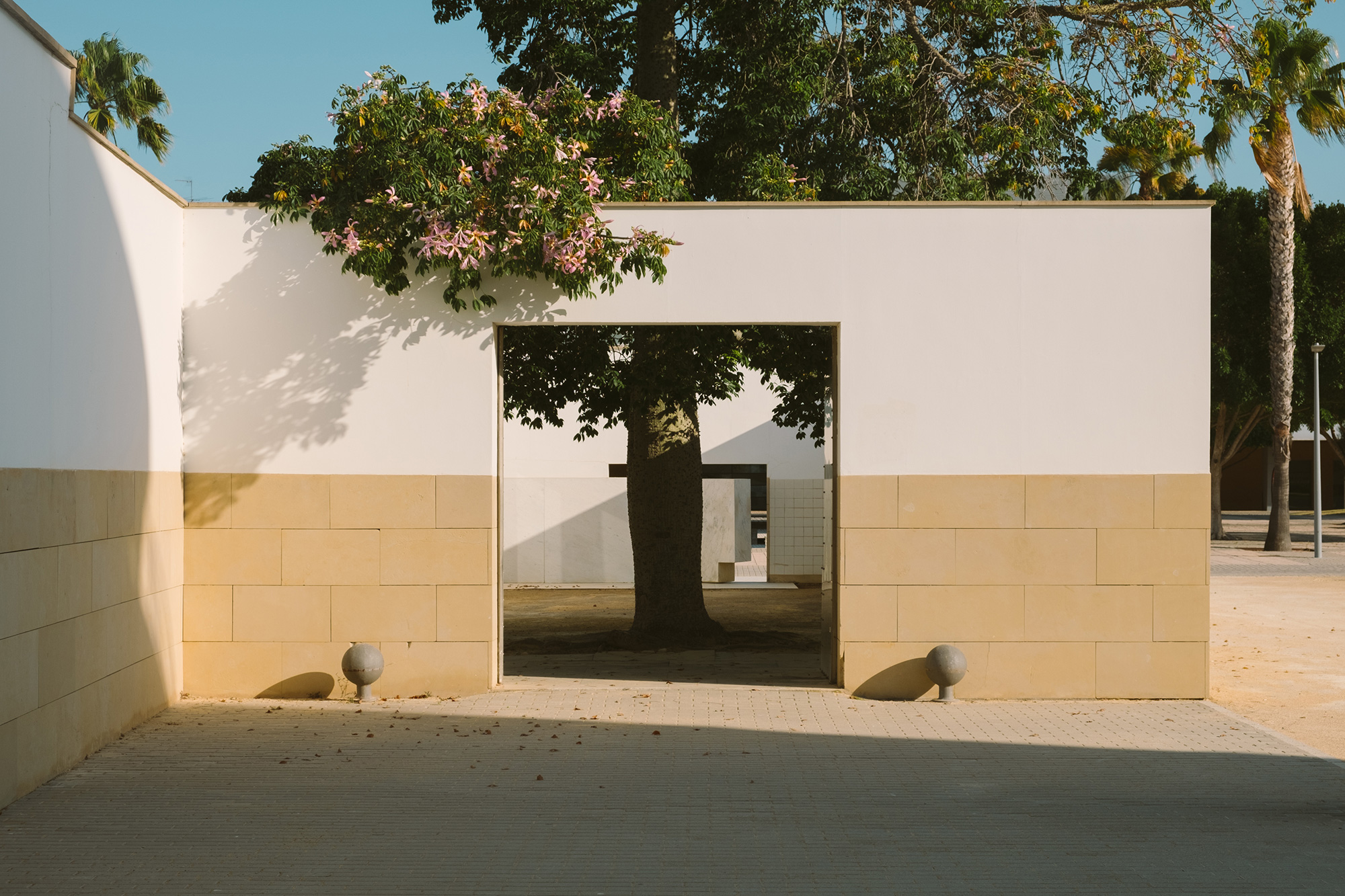 An Exploration of The Poetry of Architecture and Color - Gessato