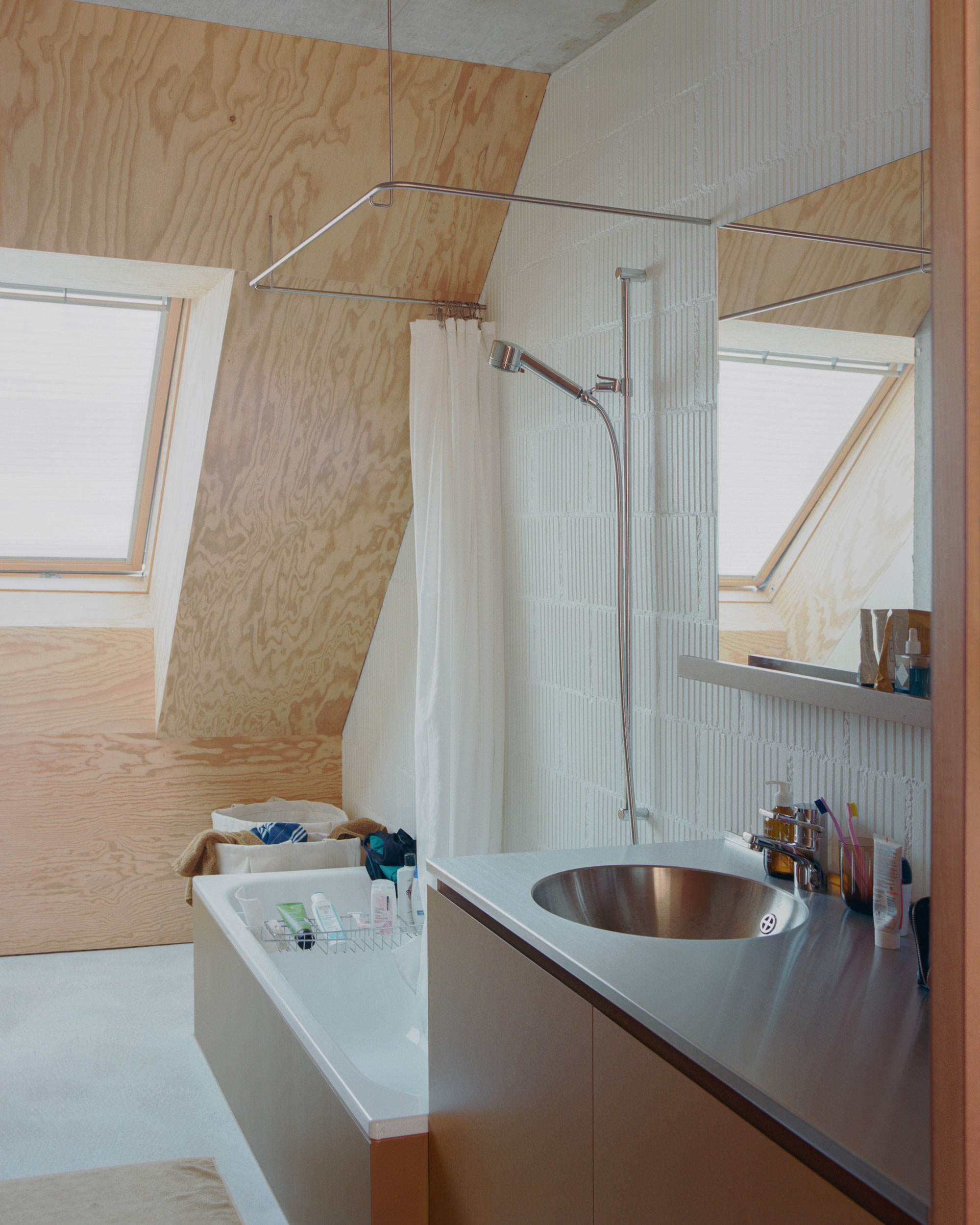 Blaesi, Four Apartments and a Studio in Basel - Gessato