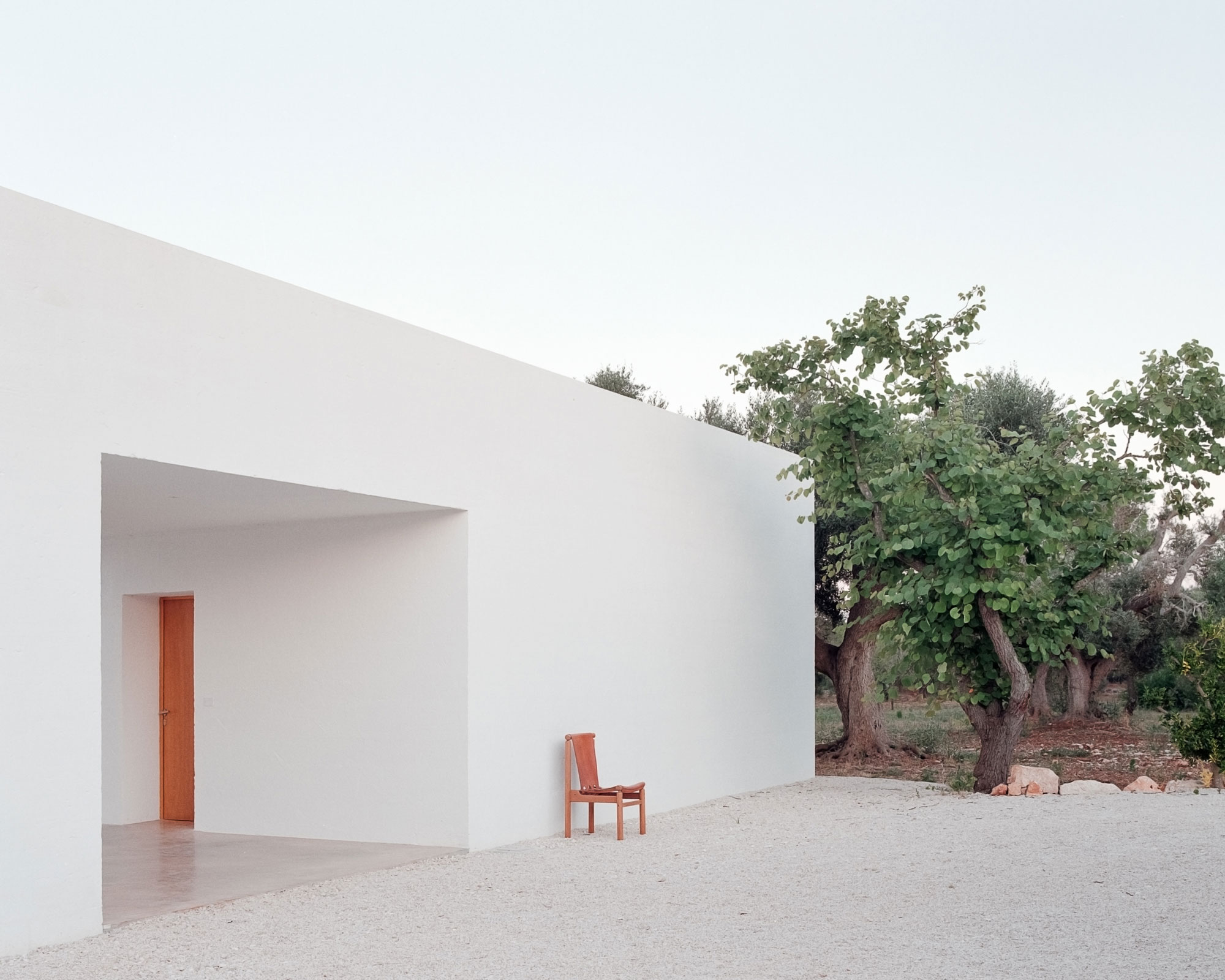 Casanguilla, A Modern House Nestled in the Countryside - Gessato