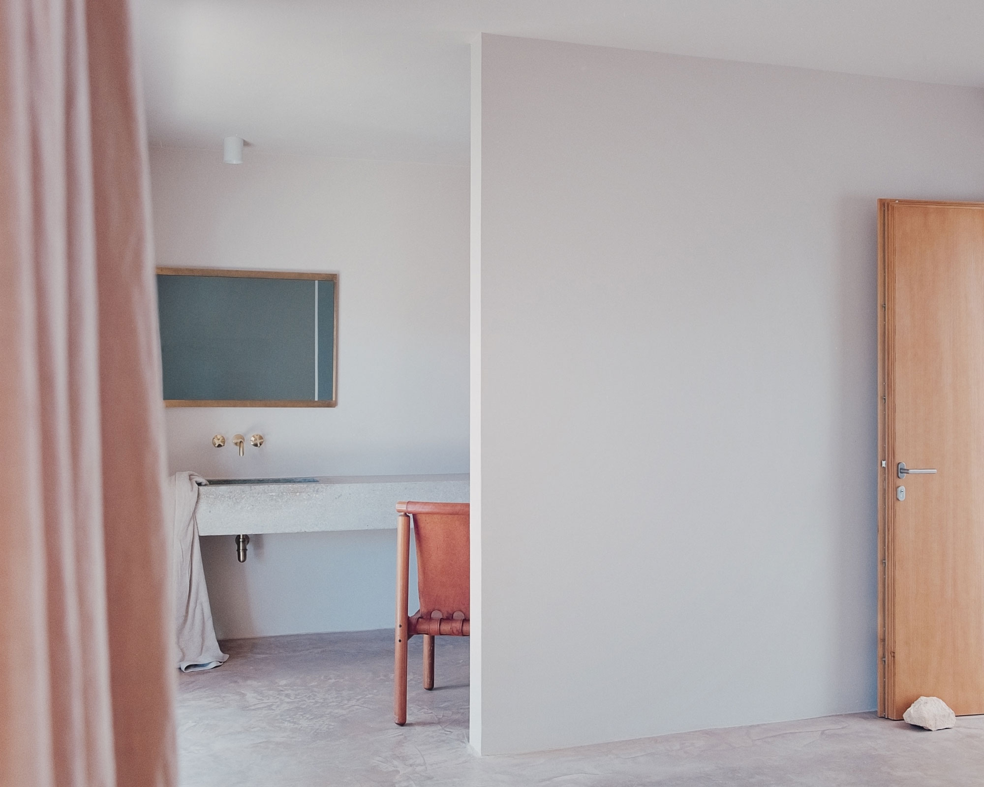 Casanguilla, A Modern House Nestled in the Countryside - Gessato