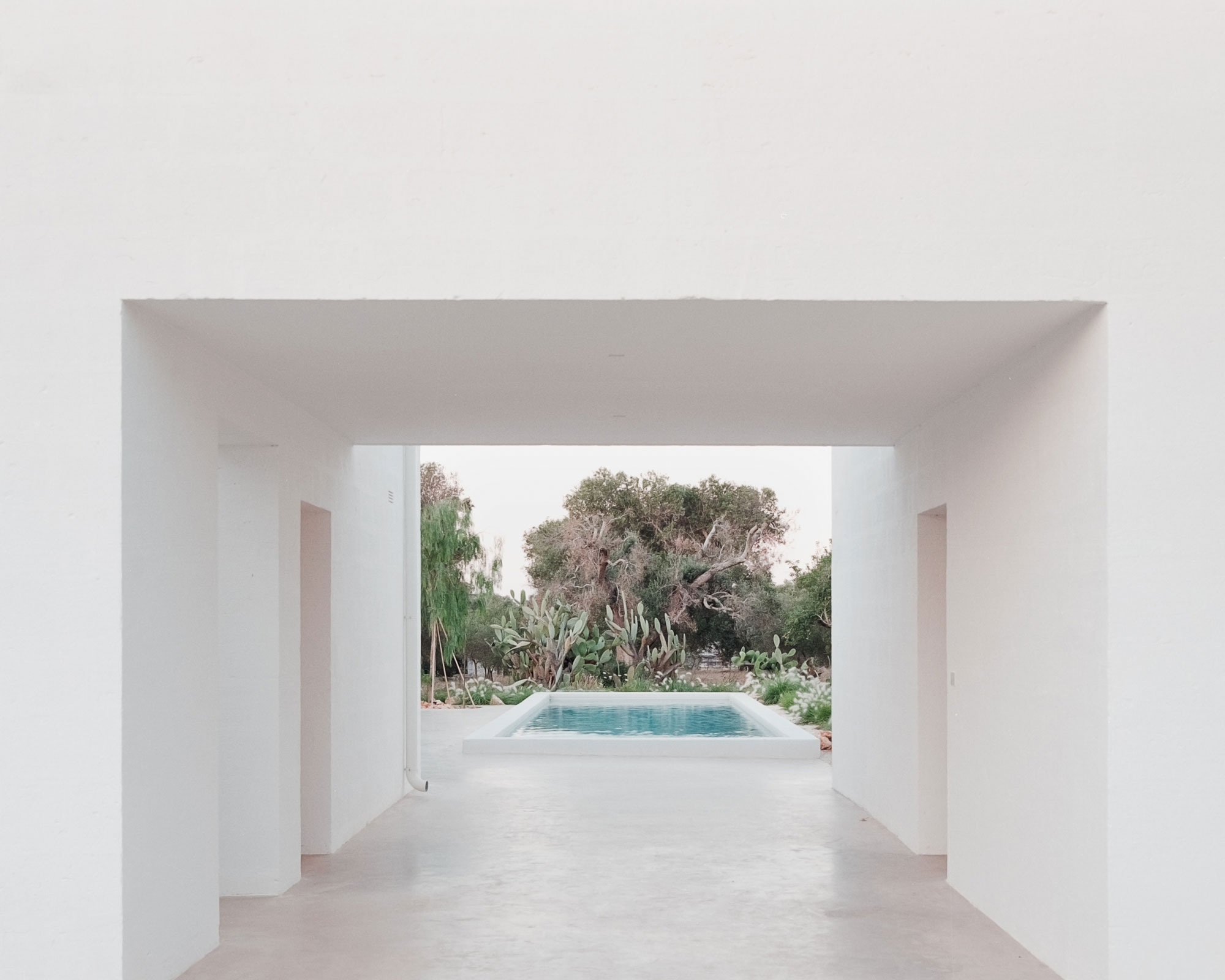 Casanguilla, A Modern House Nestled in the Countryside - Gessato