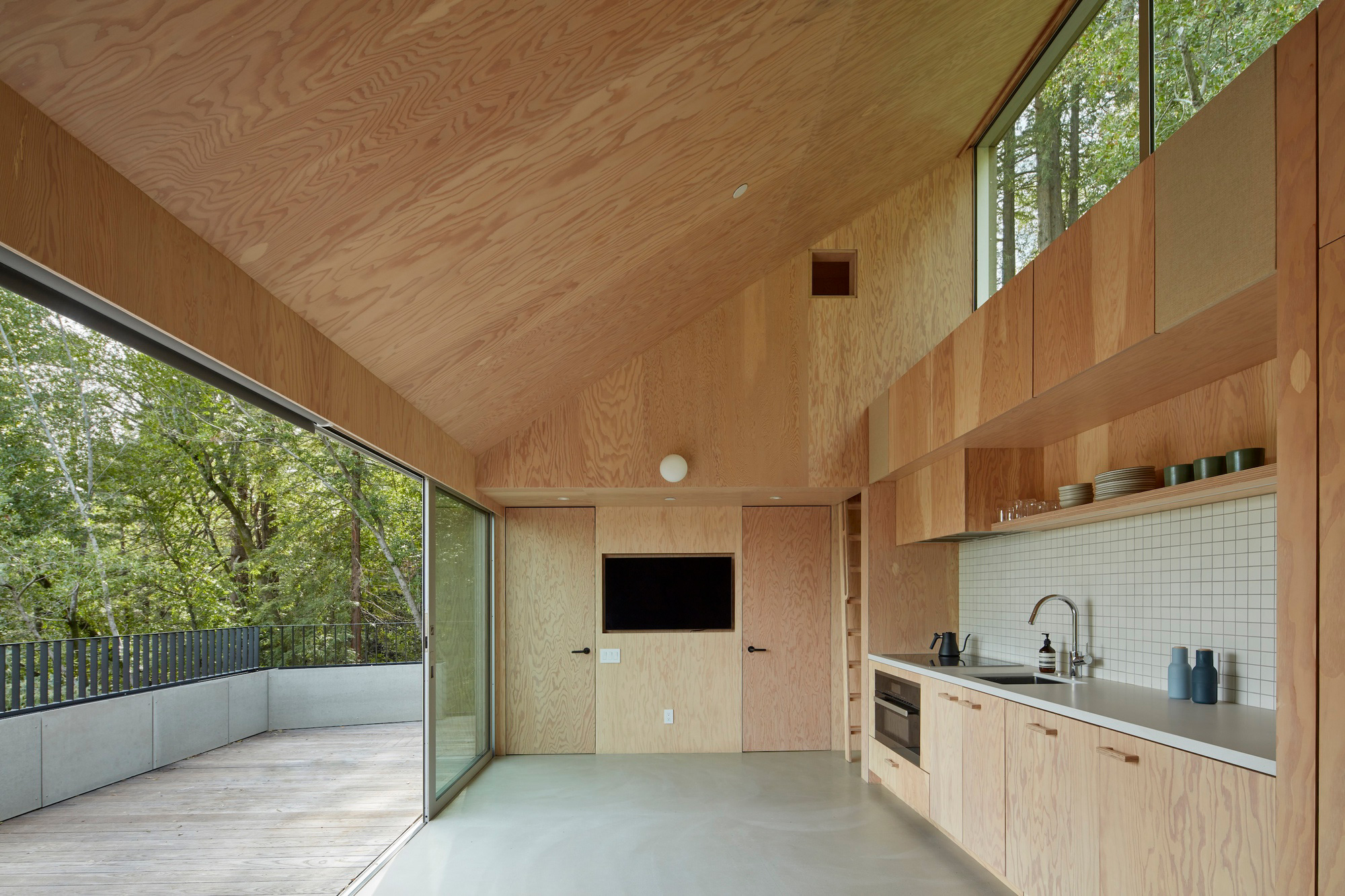 Crest Guesthouse in Marin County, California - Gessato