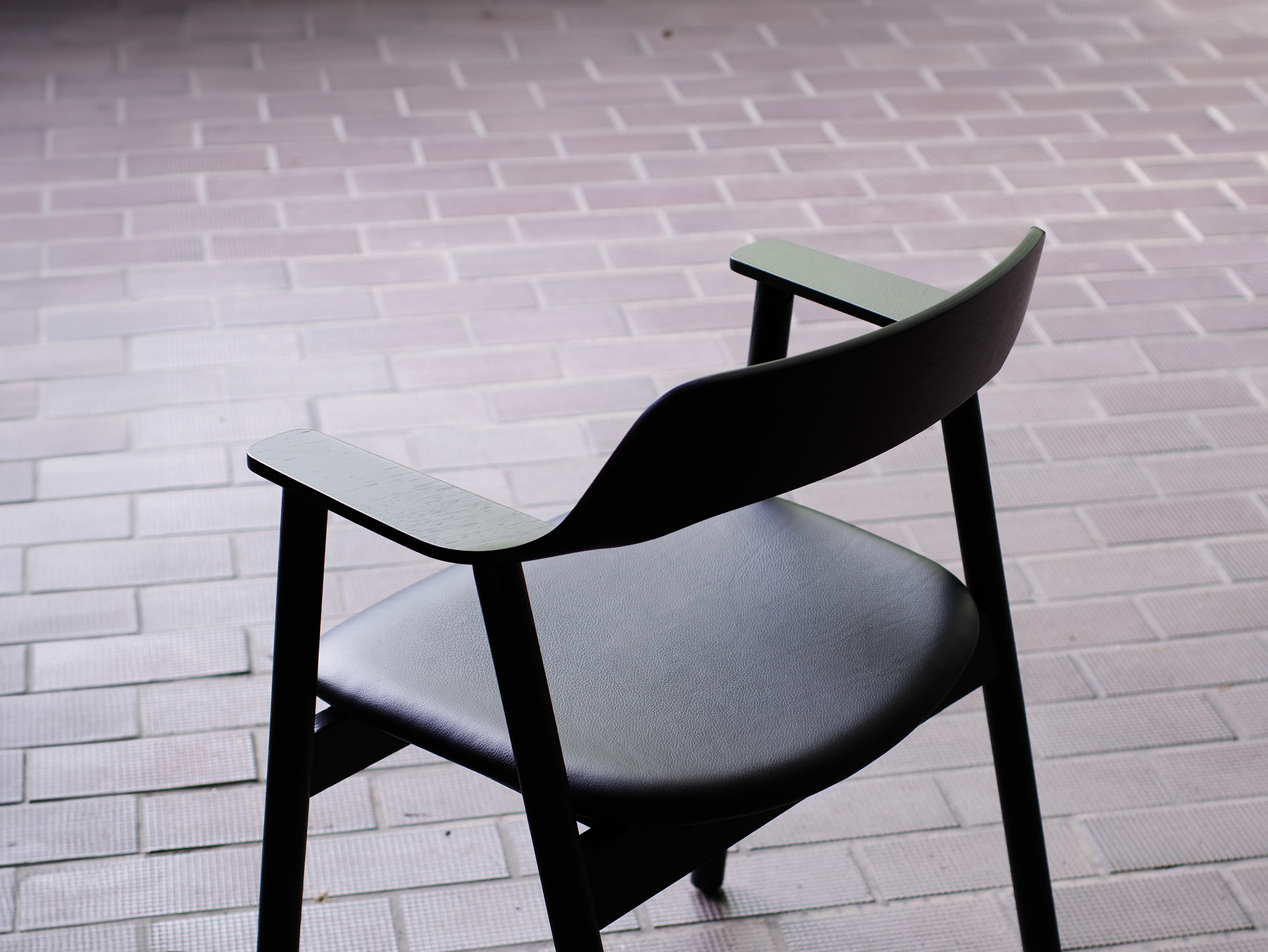 Industrial Facility X TAKT The Bow Chair - Gessato