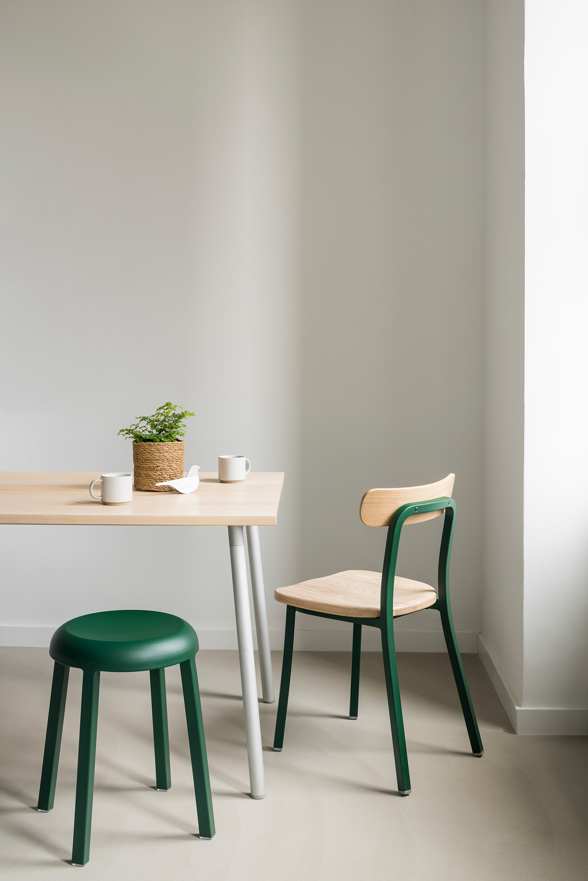 The Emeco Utility Collection by Jasper Morrison - Gessato The Emeco Utility Collection by Jasper Morrison - Gessato