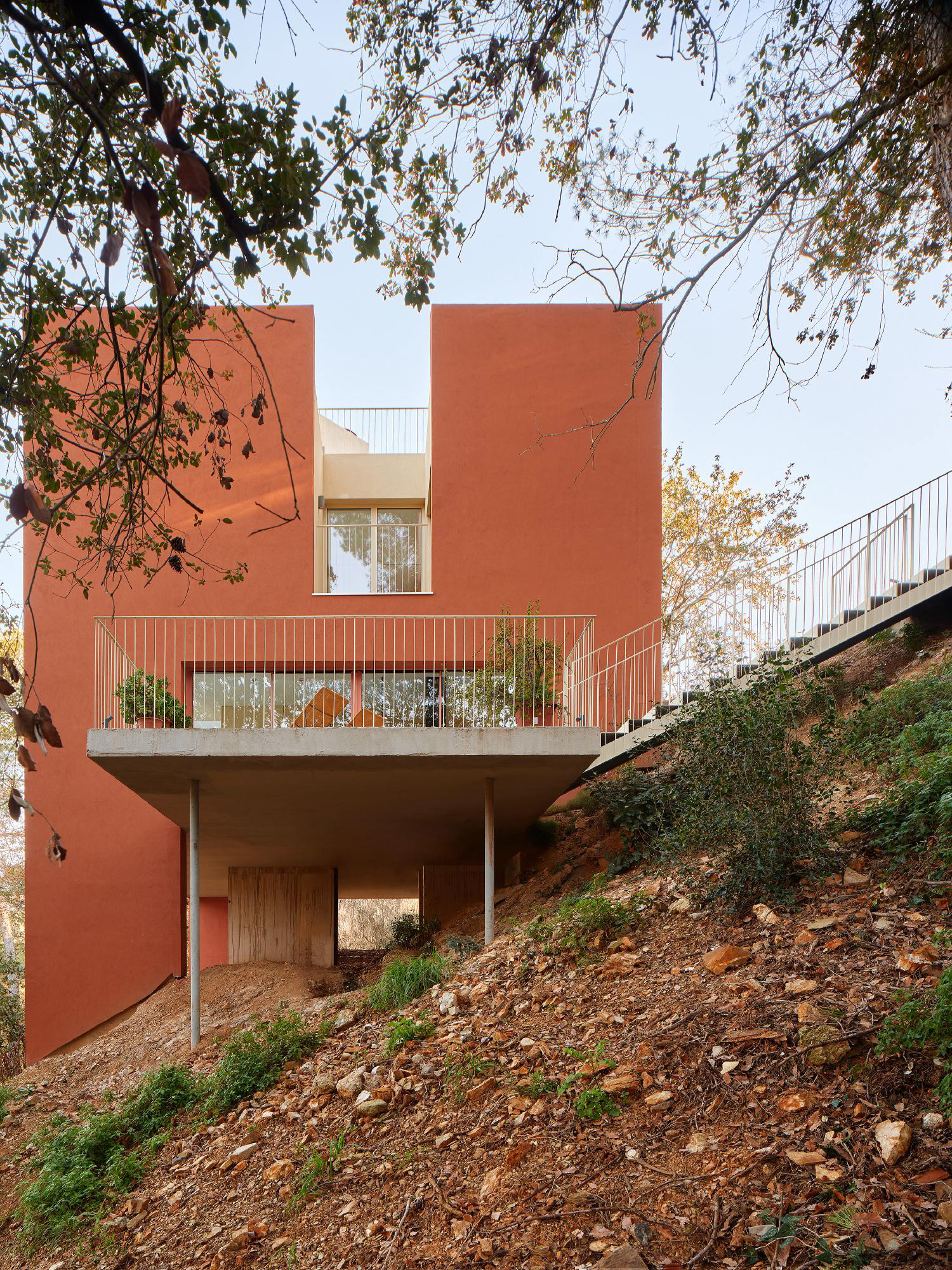 A House That Barely Touches the Ground - Gessato
