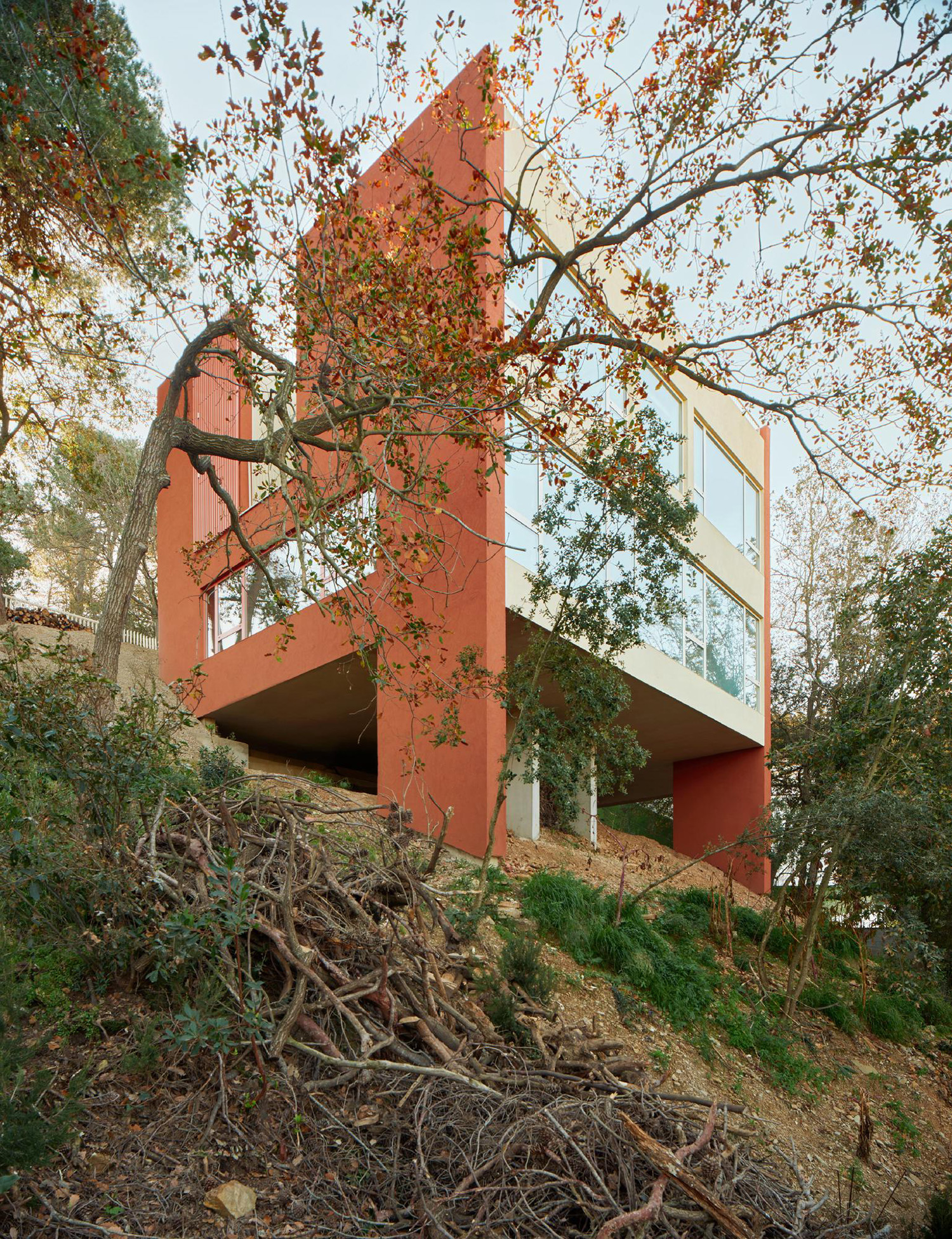 A House That Barely Touches the Ground - Gessato