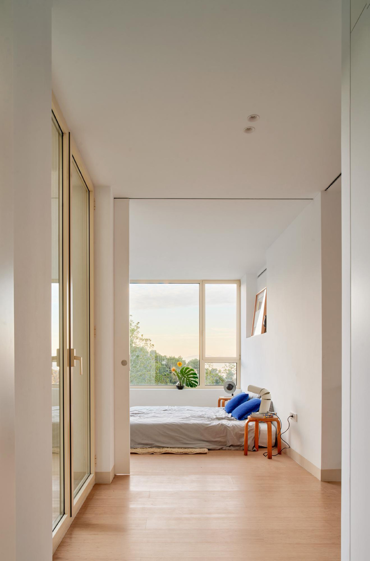 A House That Barely Touches the Ground - Gessato